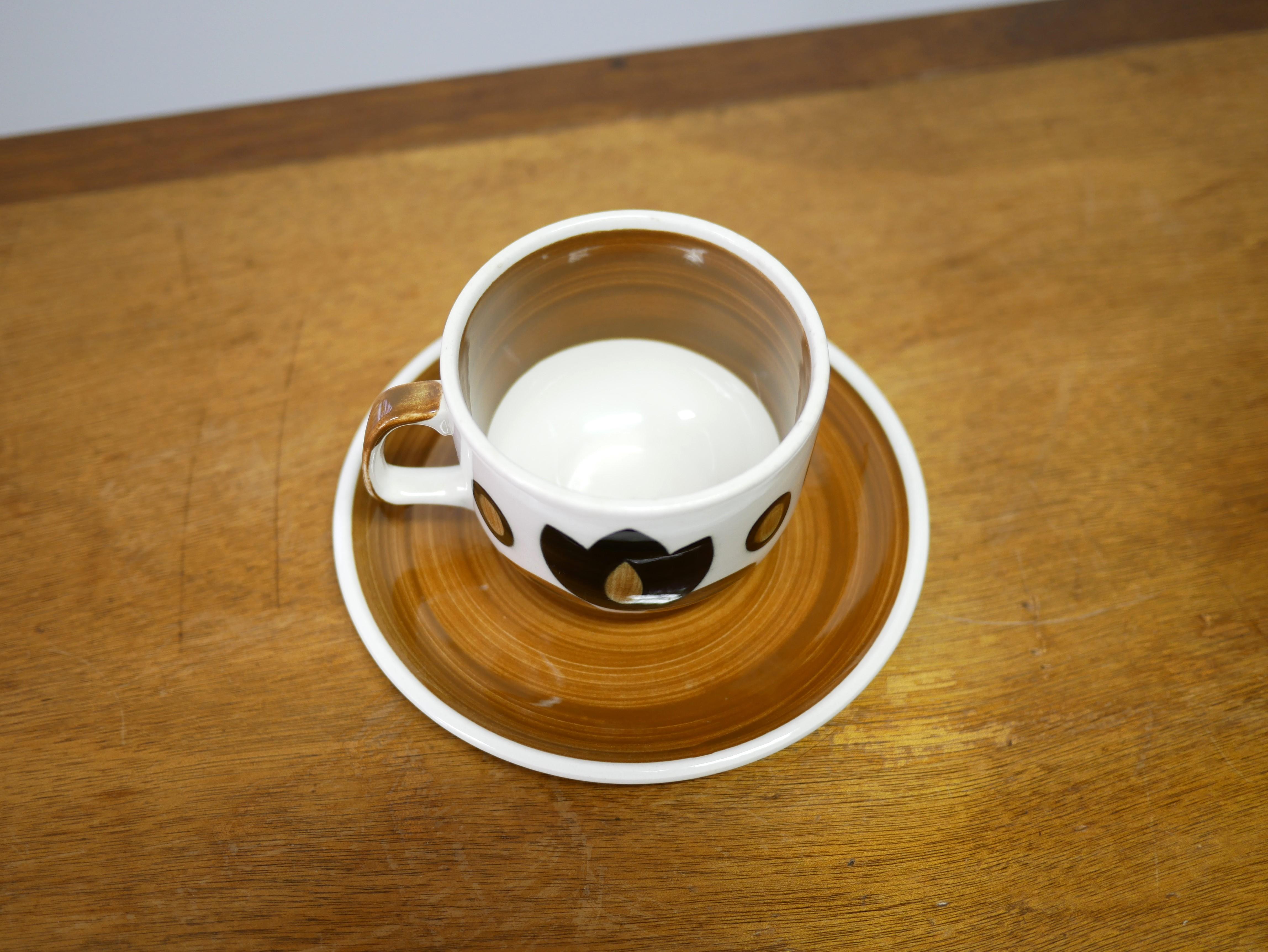 Taza y platillo vintage fabricados por Boch La Louvière en venta 3