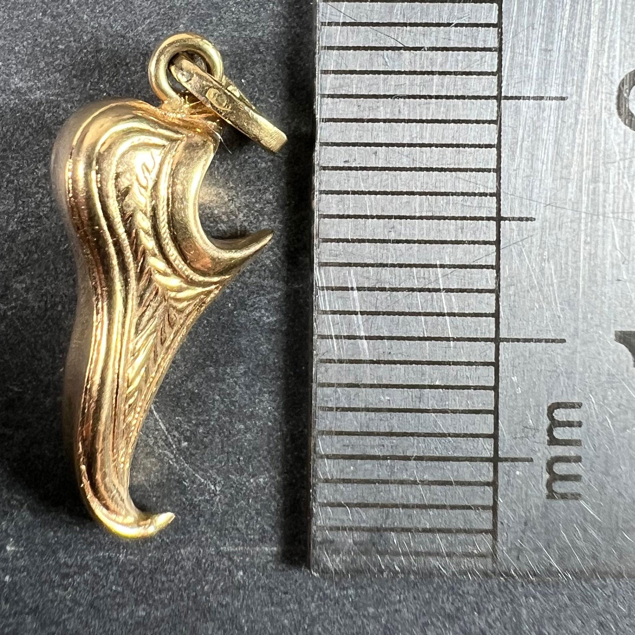 Vintage Curled Toe Shoe 18K Yellow Gold Charm Pendant For Sale 6