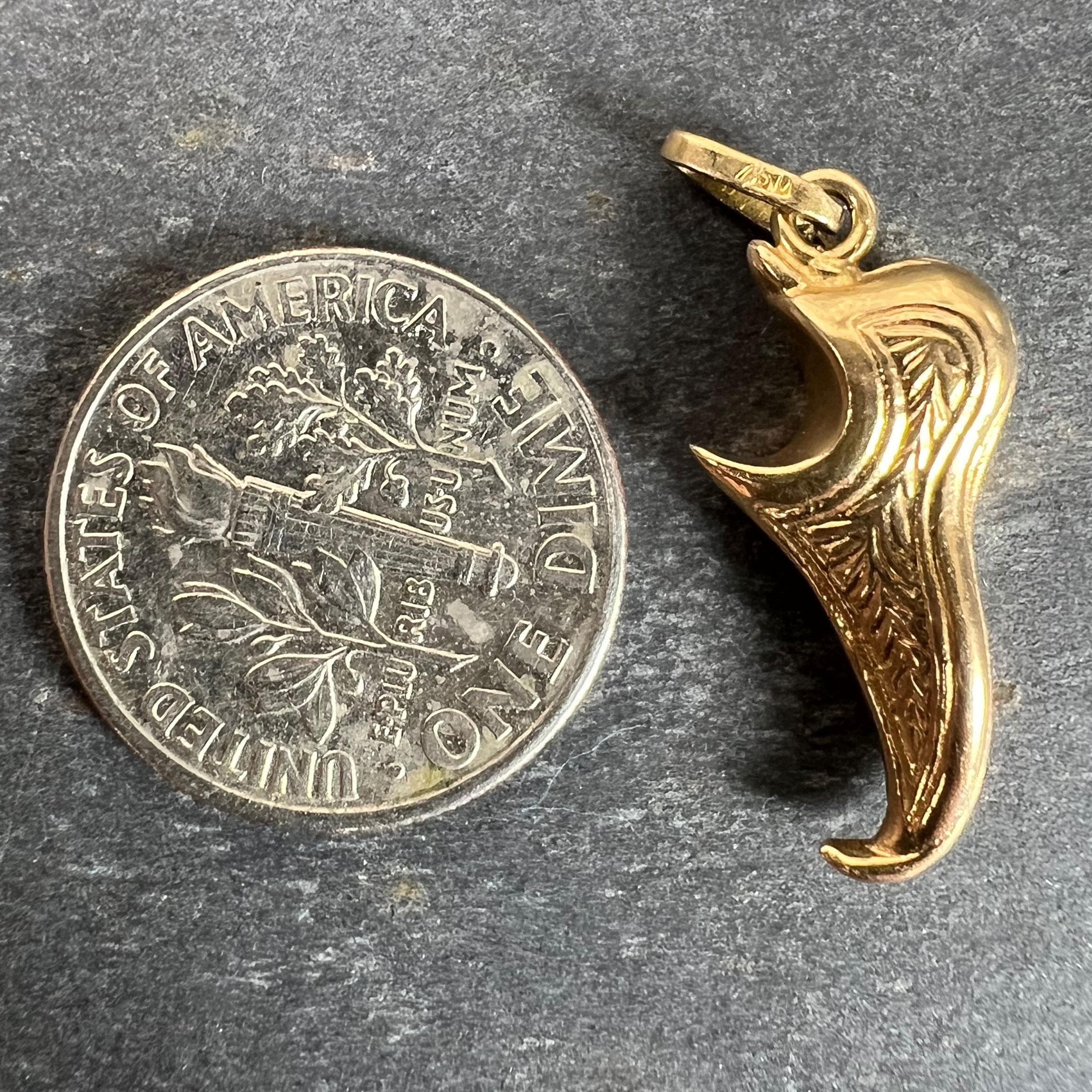 Vintage Curled Toe Shoe 18K Yellow Gold Charm Pendant For Sale 7