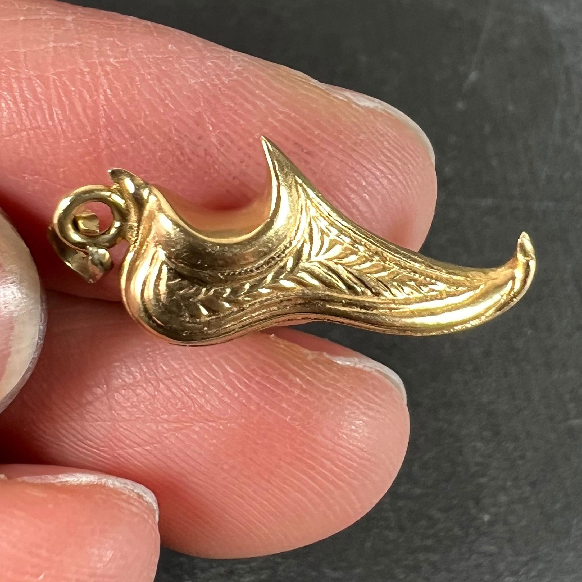 Vintage Curled Toe Shoe 18K Yellow Gold Charm Pendant For Sale 2