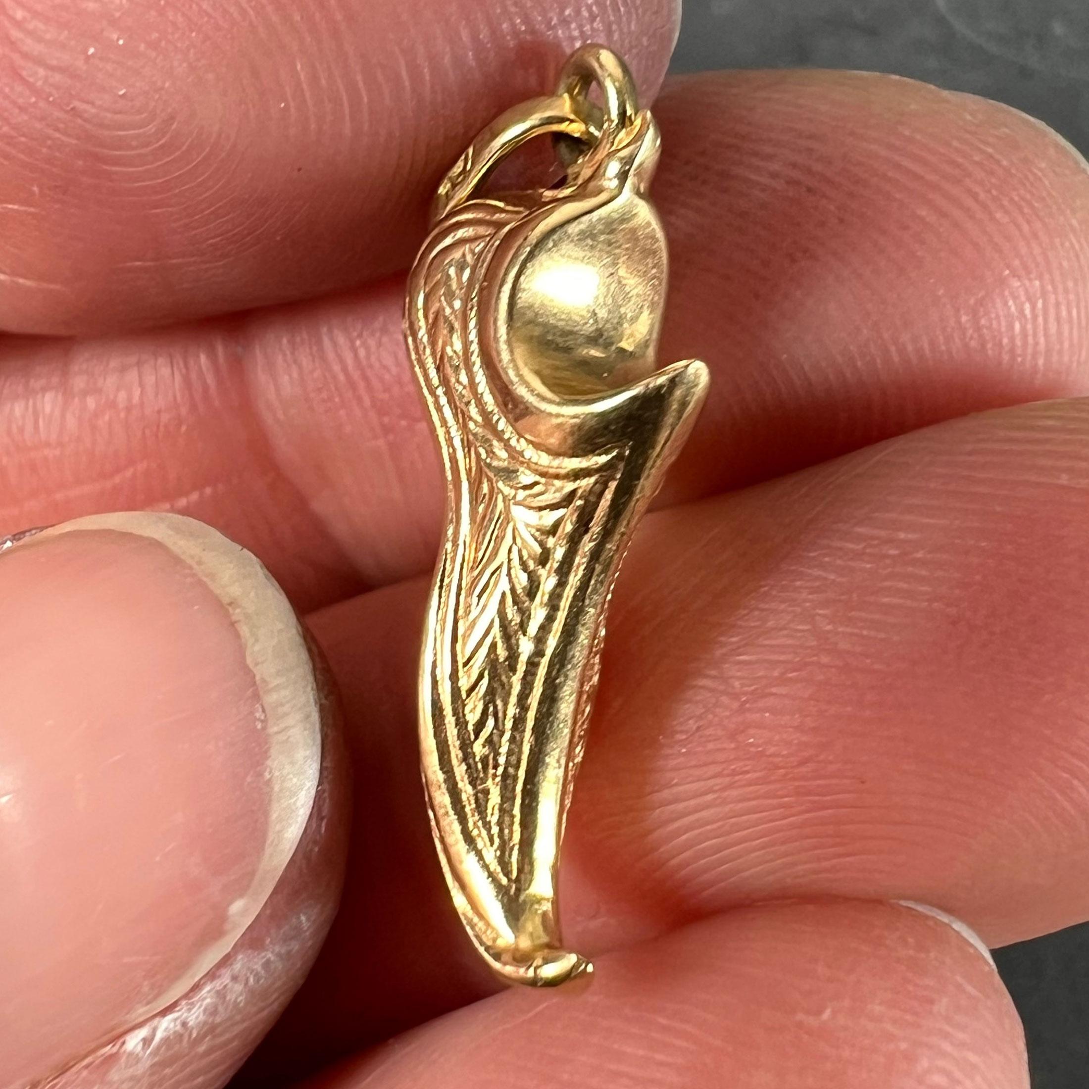 Vintage Curled Toe Shoe 18K Yellow Gold Charm Pendant For Sale 3