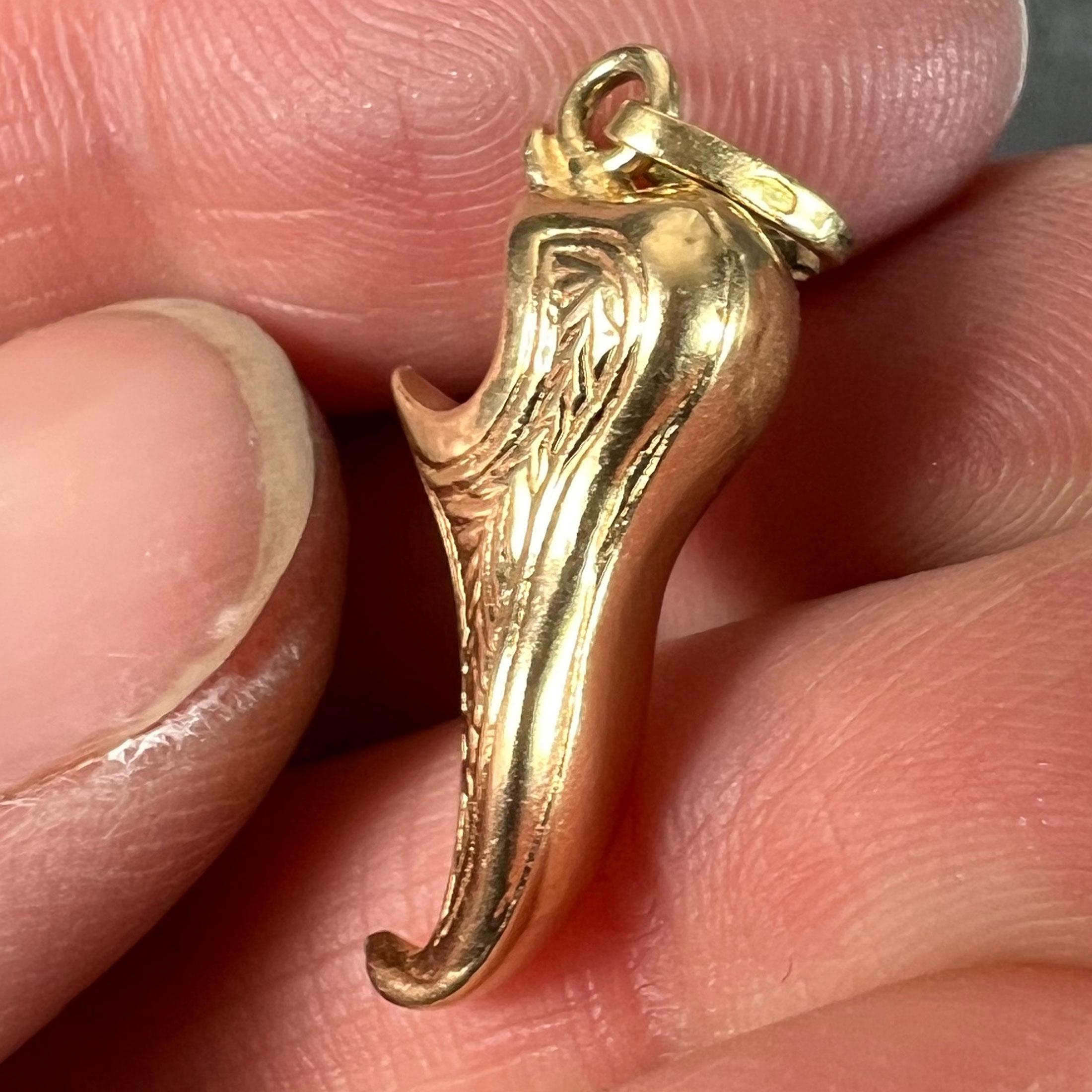 Vintage Curled Toe Shoe 18K Yellow Gold Charm Pendant For Sale 5