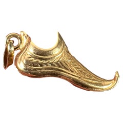 Vintage Curled Toe Shoe 18K Yellow Gold Charm Pendant