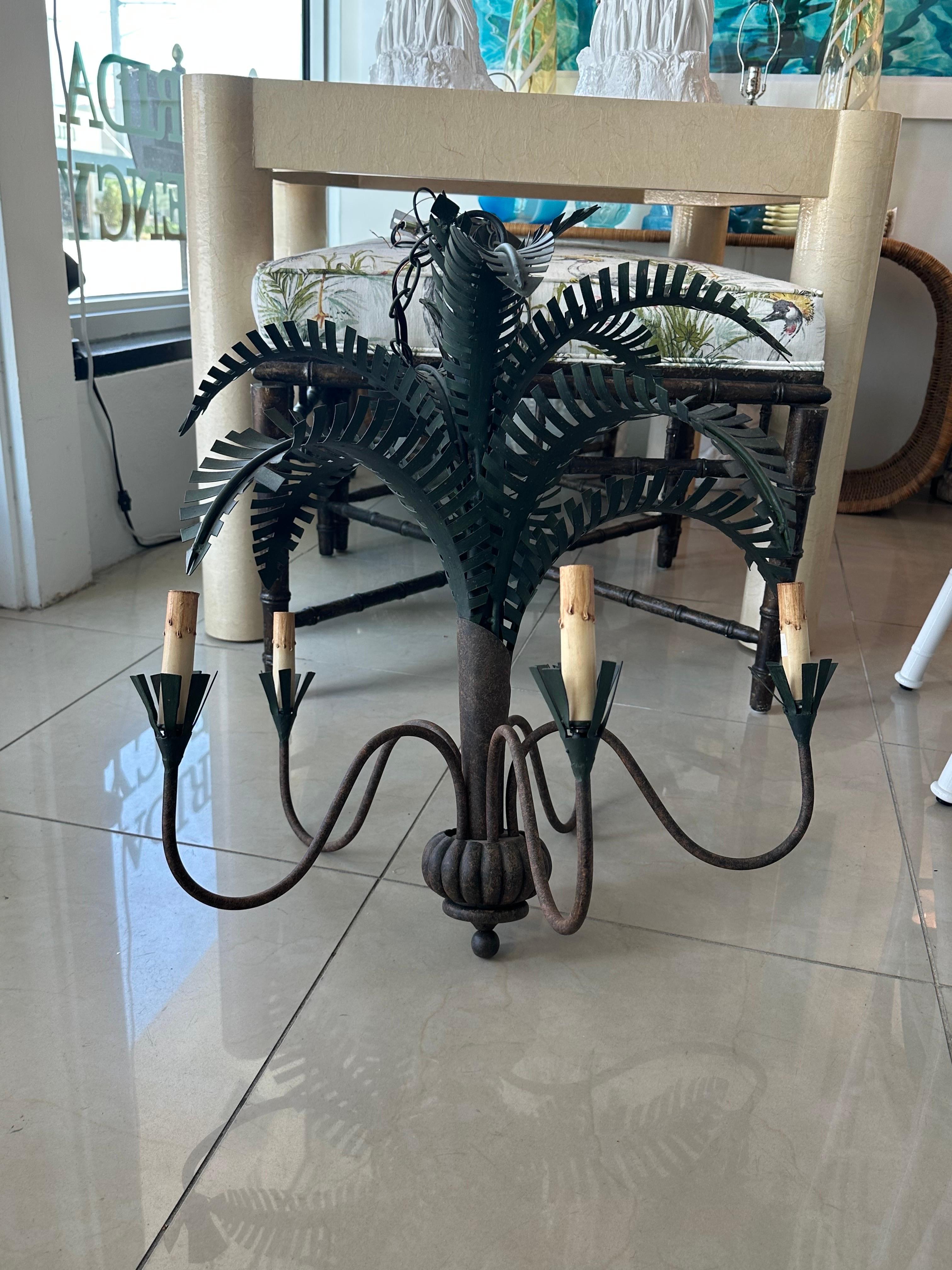 Late 20th Century Vintage Currey & Co Metal Tole Palm Tree Leaf Leaves 5 Light Chandelier For Sale