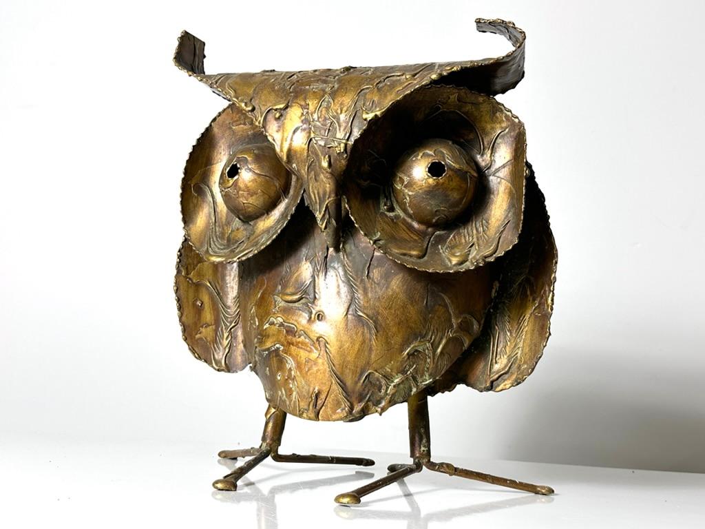 Highly sought after brutalist owl sculpture by Curtis Jere 1967
Oversized abstract modern form with drip texture brass finish and tripod feet
Signed and dated to lower back

13 inches wide
9 inches deep
14 inches in height