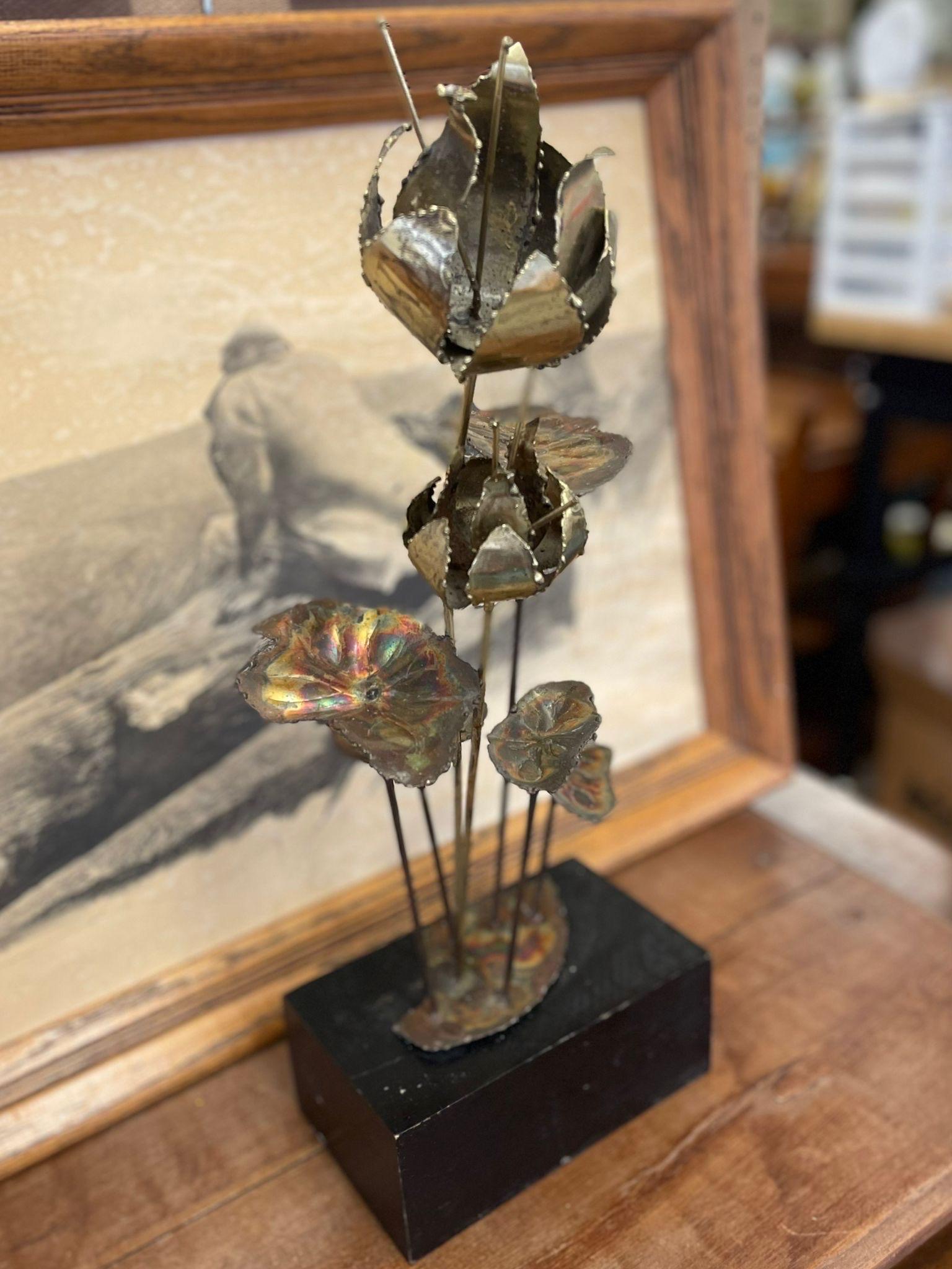 Vintage Curtis Jere Style Brutalist Lily Flower Sculpture. In Good Condition For Sale In Seattle, WA