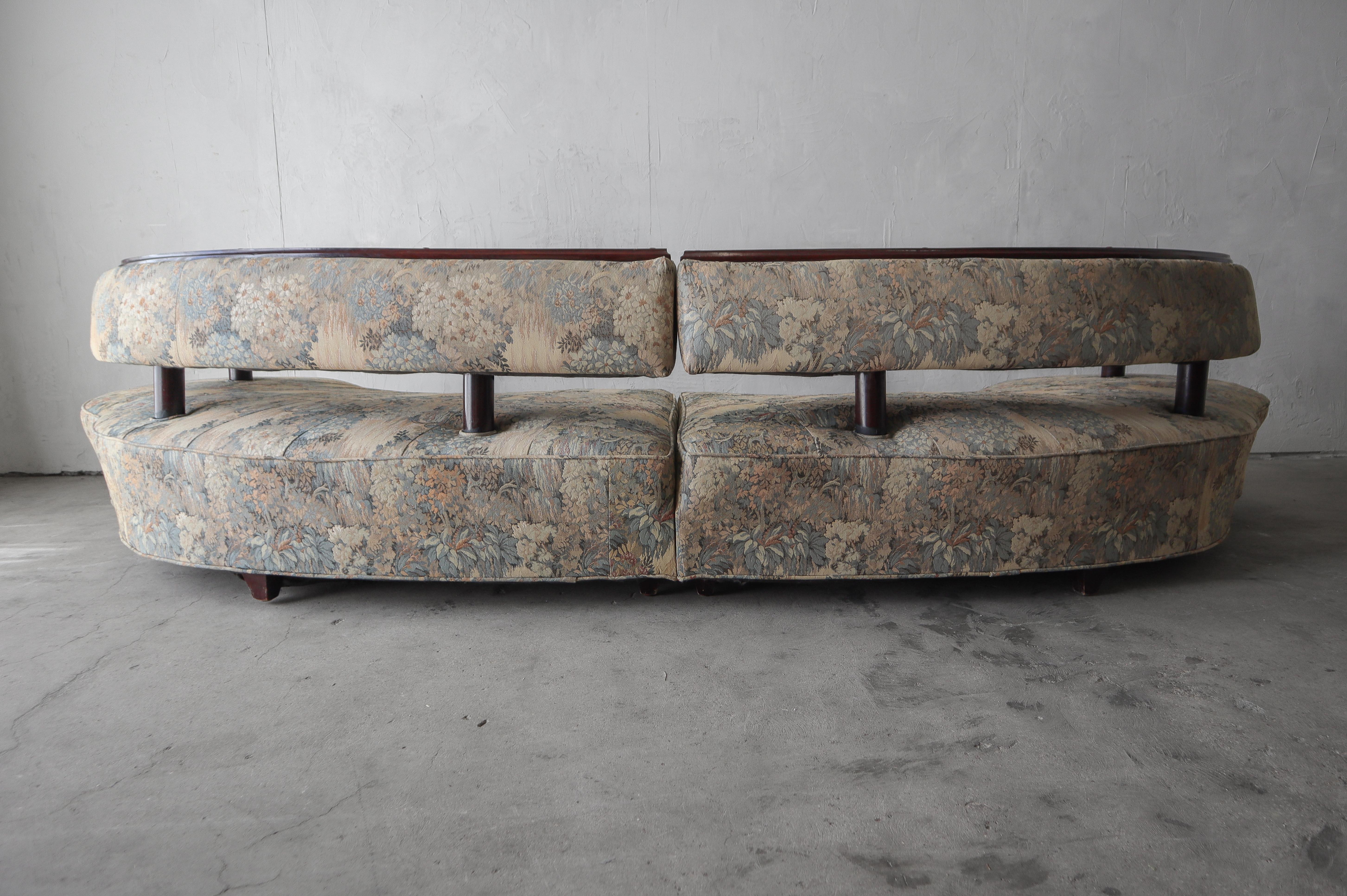 Vintage Curved 2-Piece Tapestry Sectional Sofa In Good Condition For Sale In Las Vegas, NV