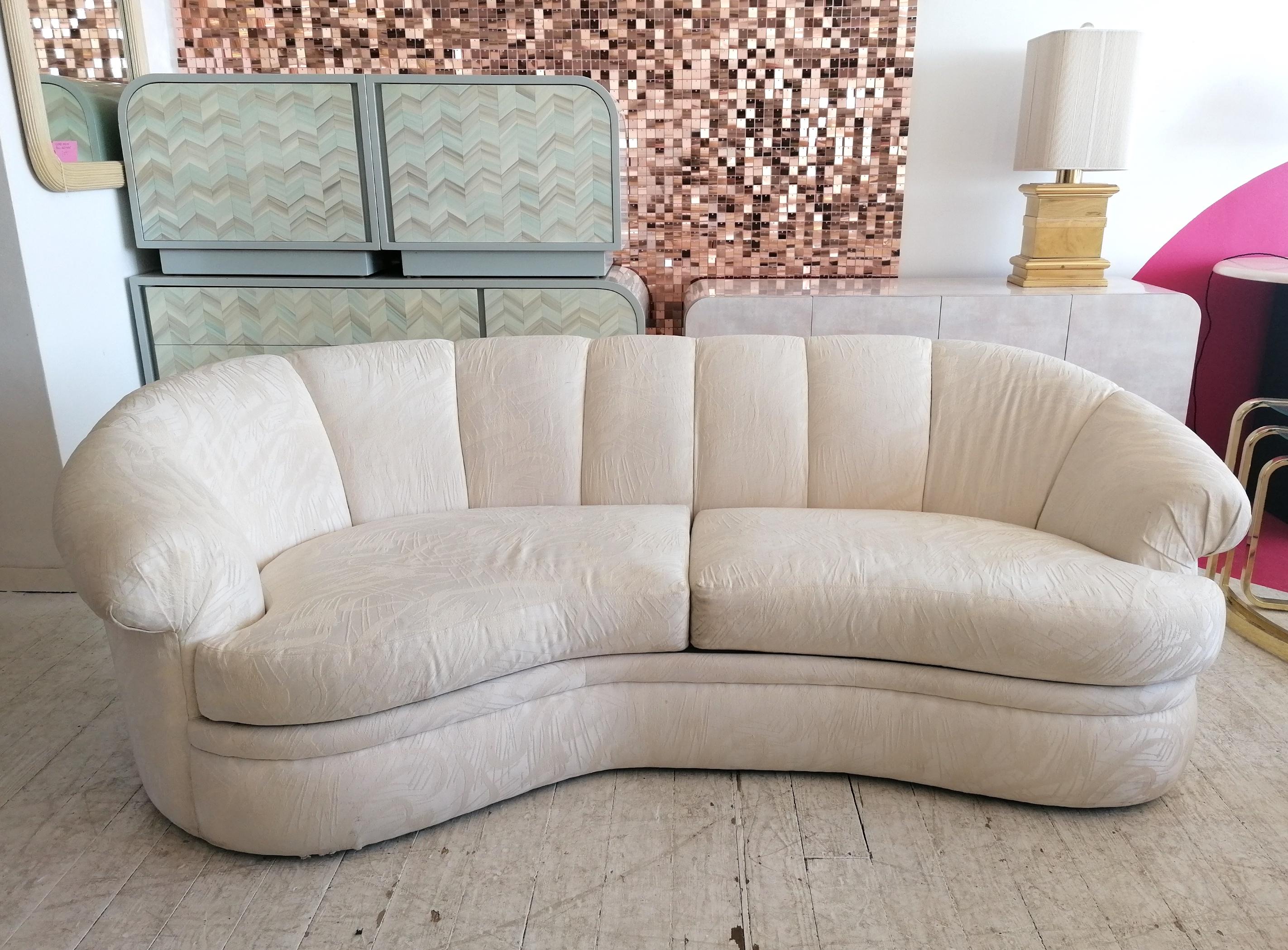  A curved, asymmetric sofa by Thayer Coggin, USA 1980s.
Really comfortable. The ivory abstract-textured upholstery has a few light marks but overall is in really good condition.

Dimensions: width 218cm, depth at left 104cm, depth at right 97cm,