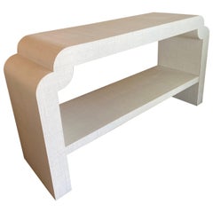 Geschwungener Vintage Konsolentisch aus Grasscloth-Leinen in Creme mit Regal