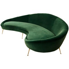 Sofá vintage curvo de terciopelo verde, años 80