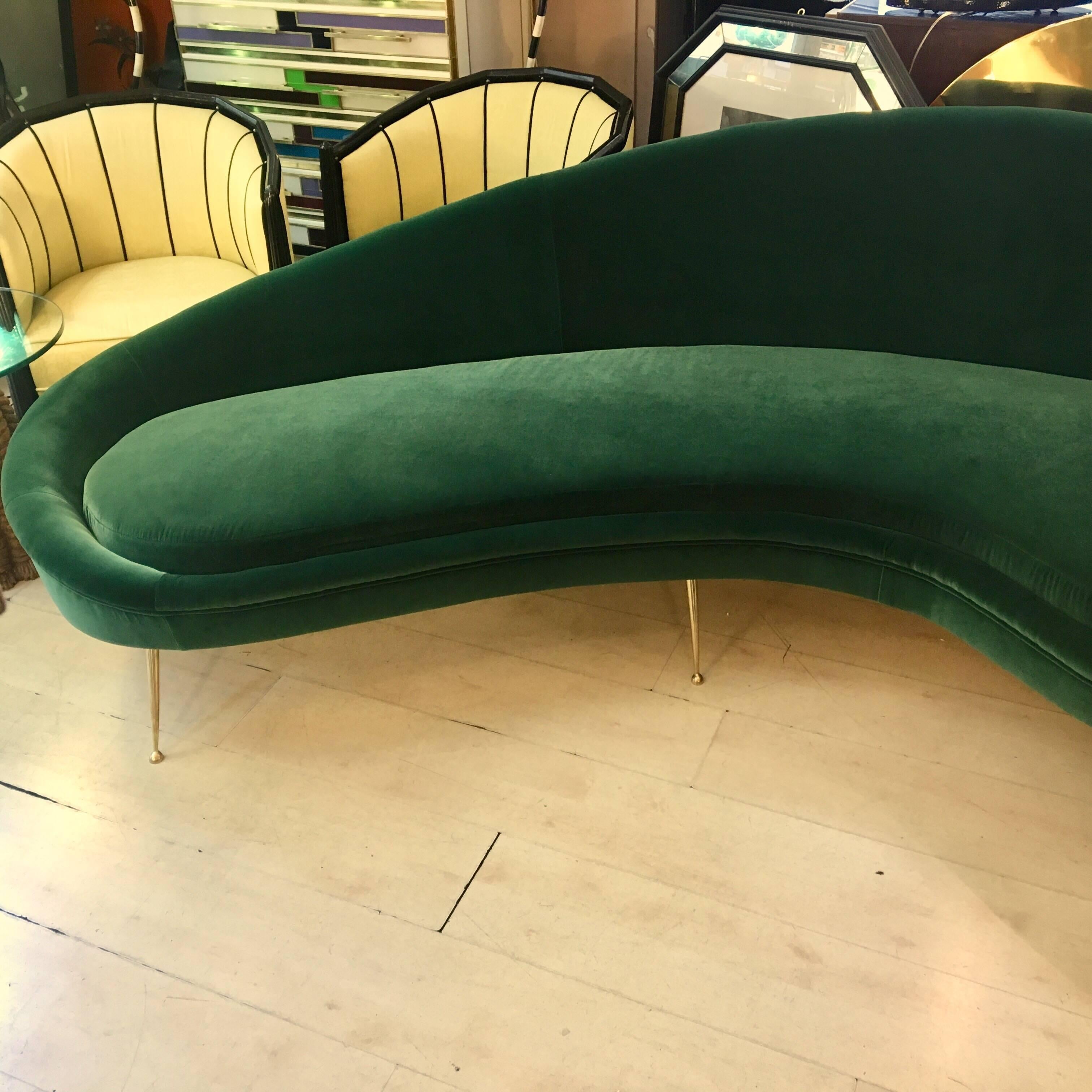 Sofá vintage curvo de terciopelo verde, años 80 en Excelente Estado en Florence, IT