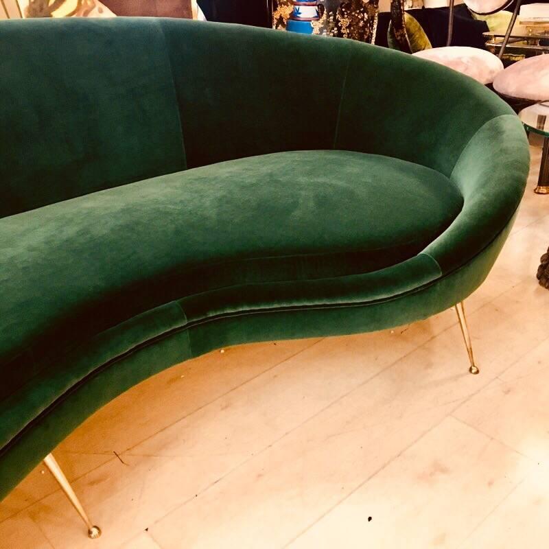 Sofá vintage curvo de terciopelo verde, años 80 3