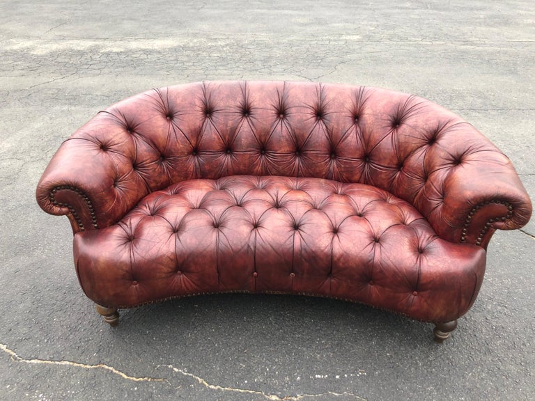 Curved Italian Leather Chesterfield Sofa in Brown In Good Condition For Sale In Redding, CT