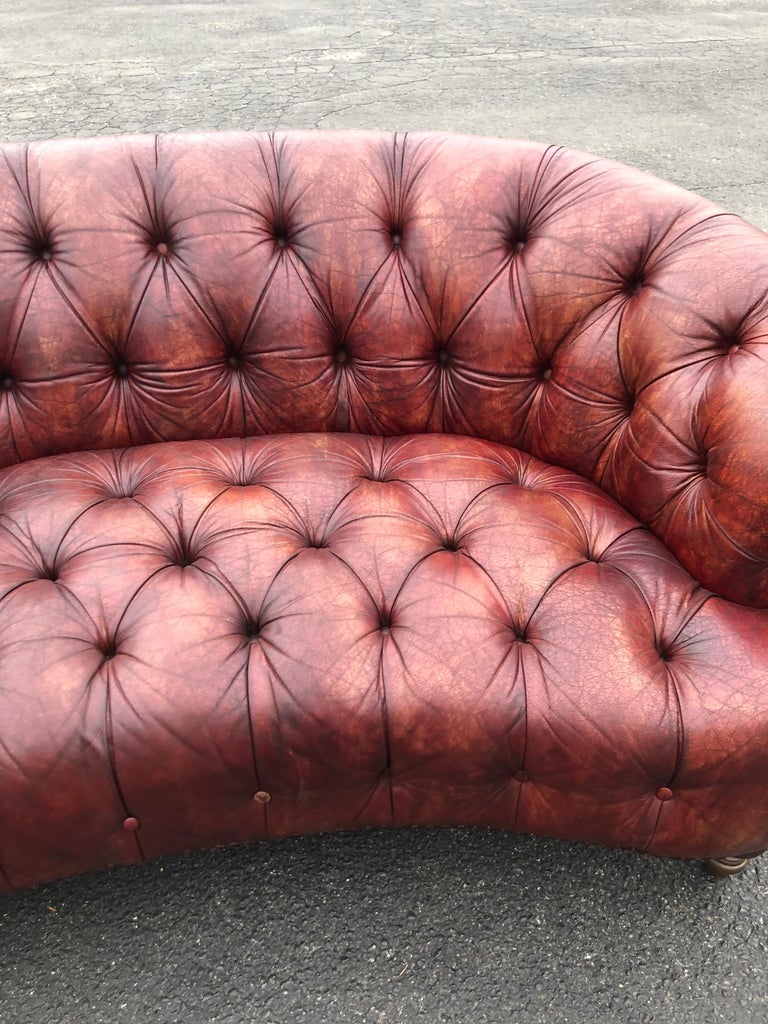 Curved Italian Leather Chesterfield Sofa in Brown For Sale 4