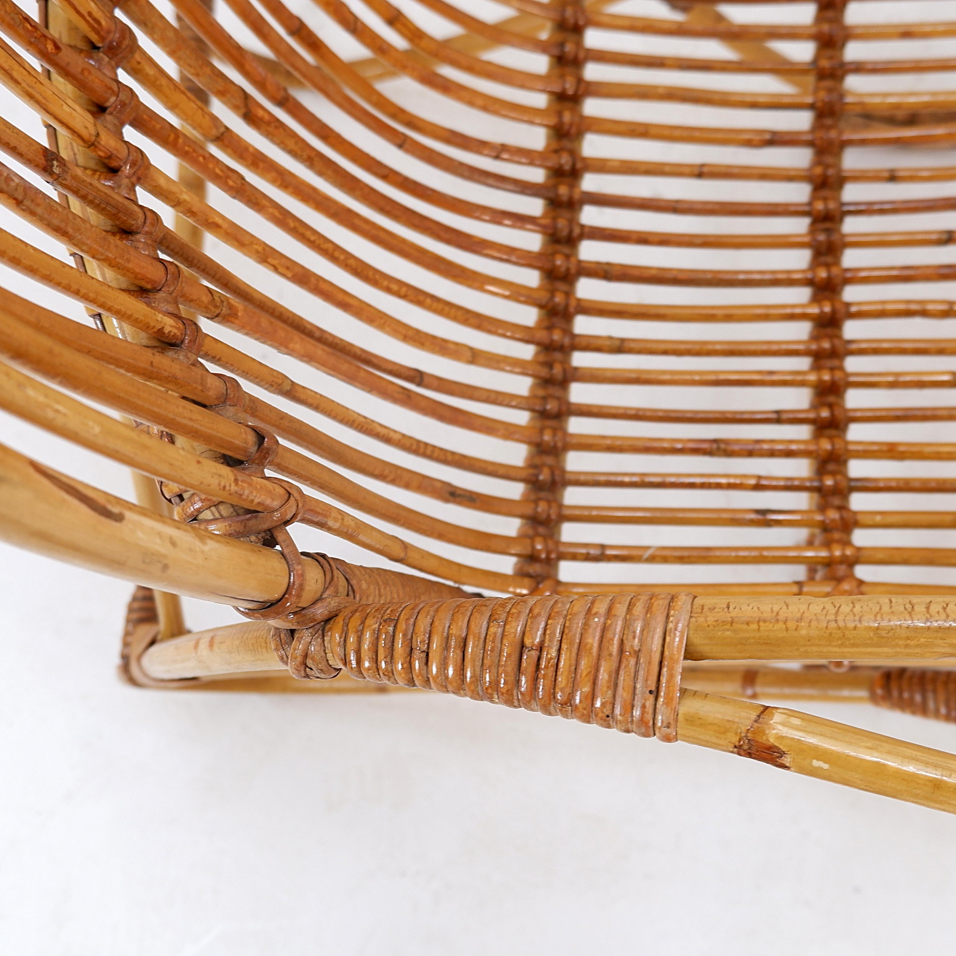 Vintage Sillón curvo de ratán y bambú - Años 60 en Bueno estado para la venta en Linkebeek, BE