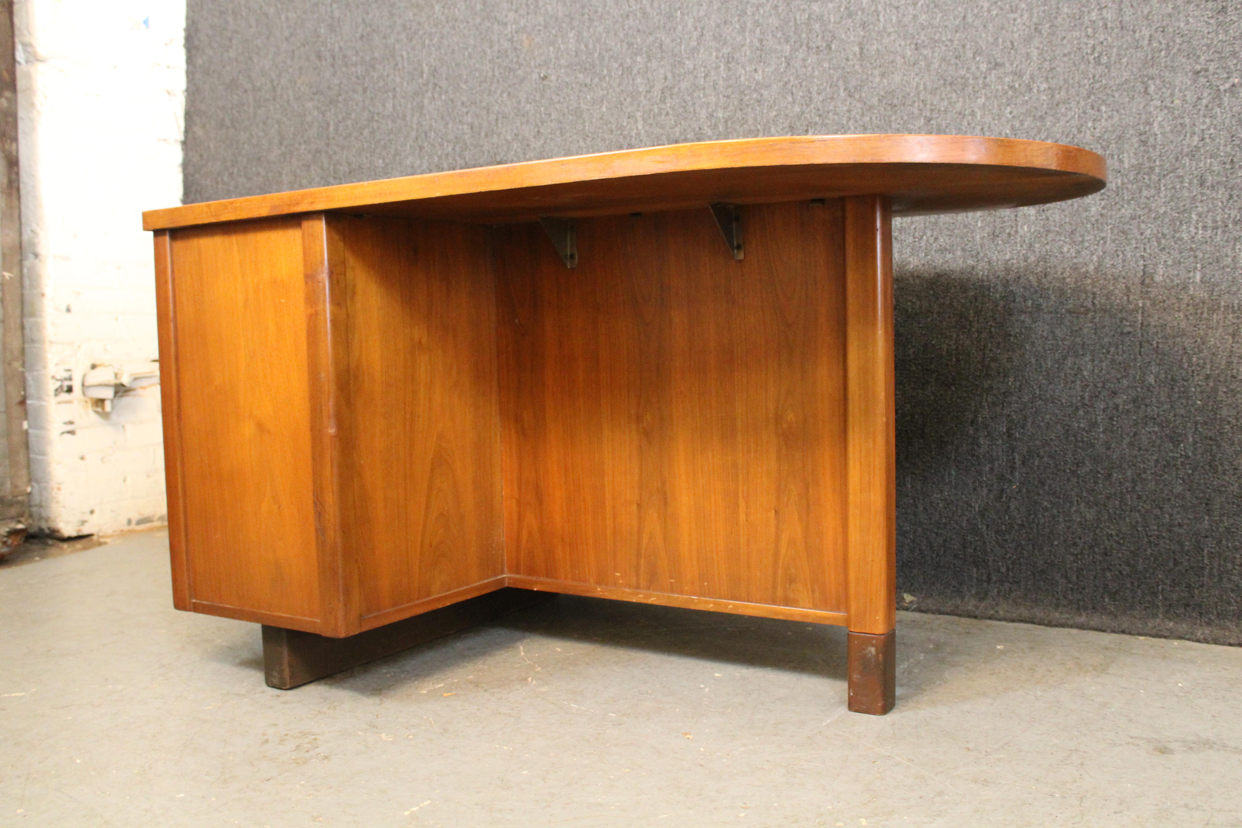 Vintage Curved Walnut Art Deco Executive Desk For Sale 1