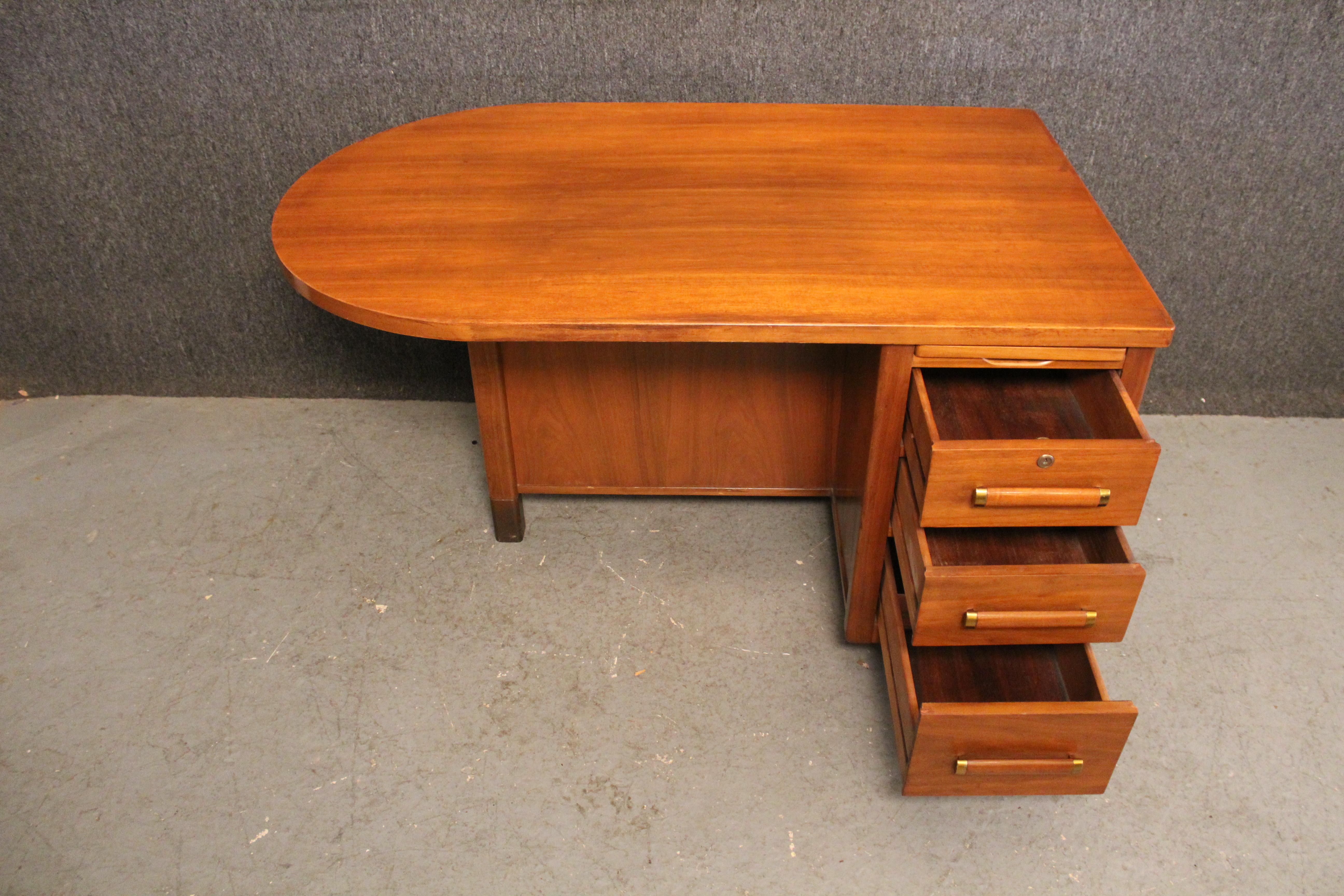 Vintage gebogen Nussbaum Art Deco Executive Desk (Art déco) im Angebot