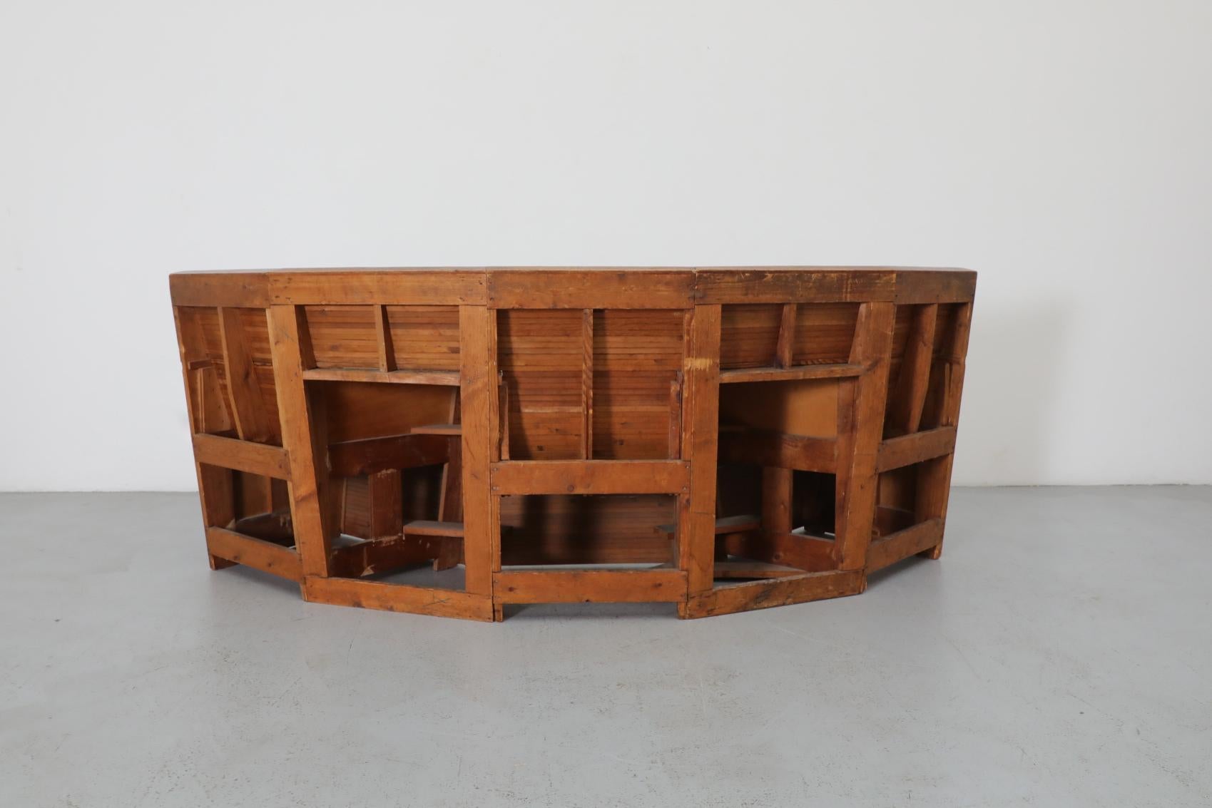 Siège vintage en bois courbé provenant d'une gare néerlandaise en vente 1
