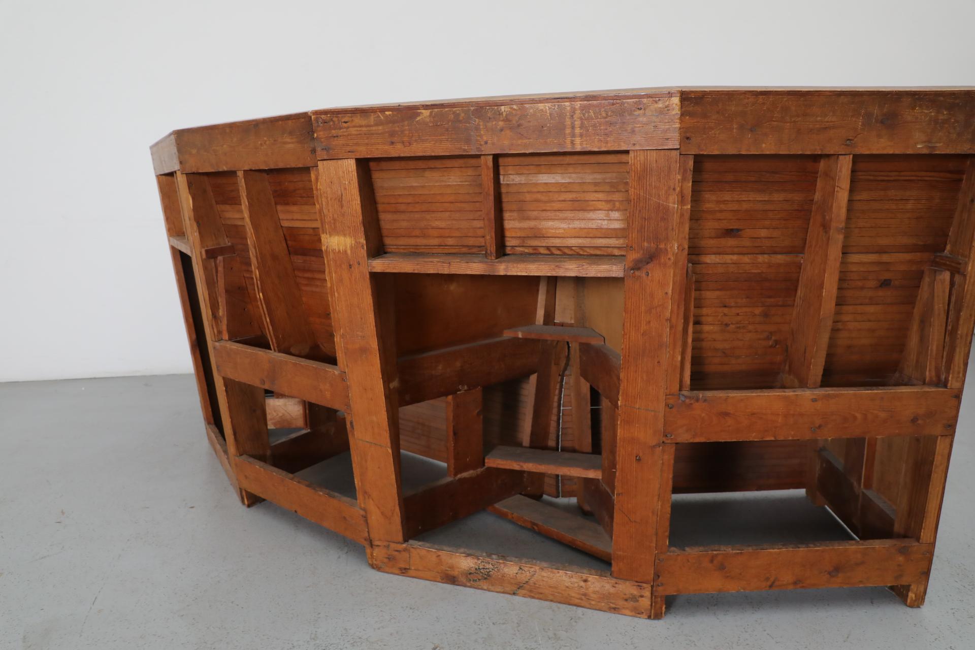Siège vintage en bois courbé provenant d'une gare néerlandaise en vente 2