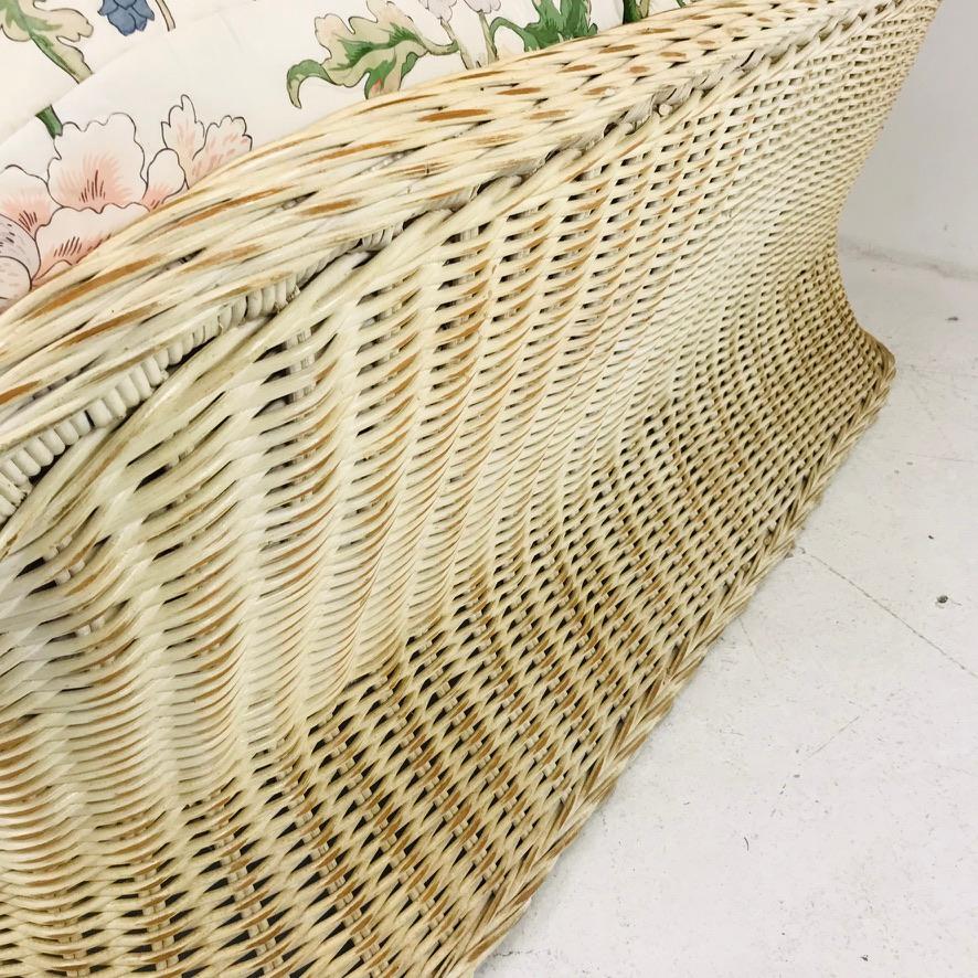 Vintage Curved Woven Wicker Sofa In Good Condition In Dallas, TX