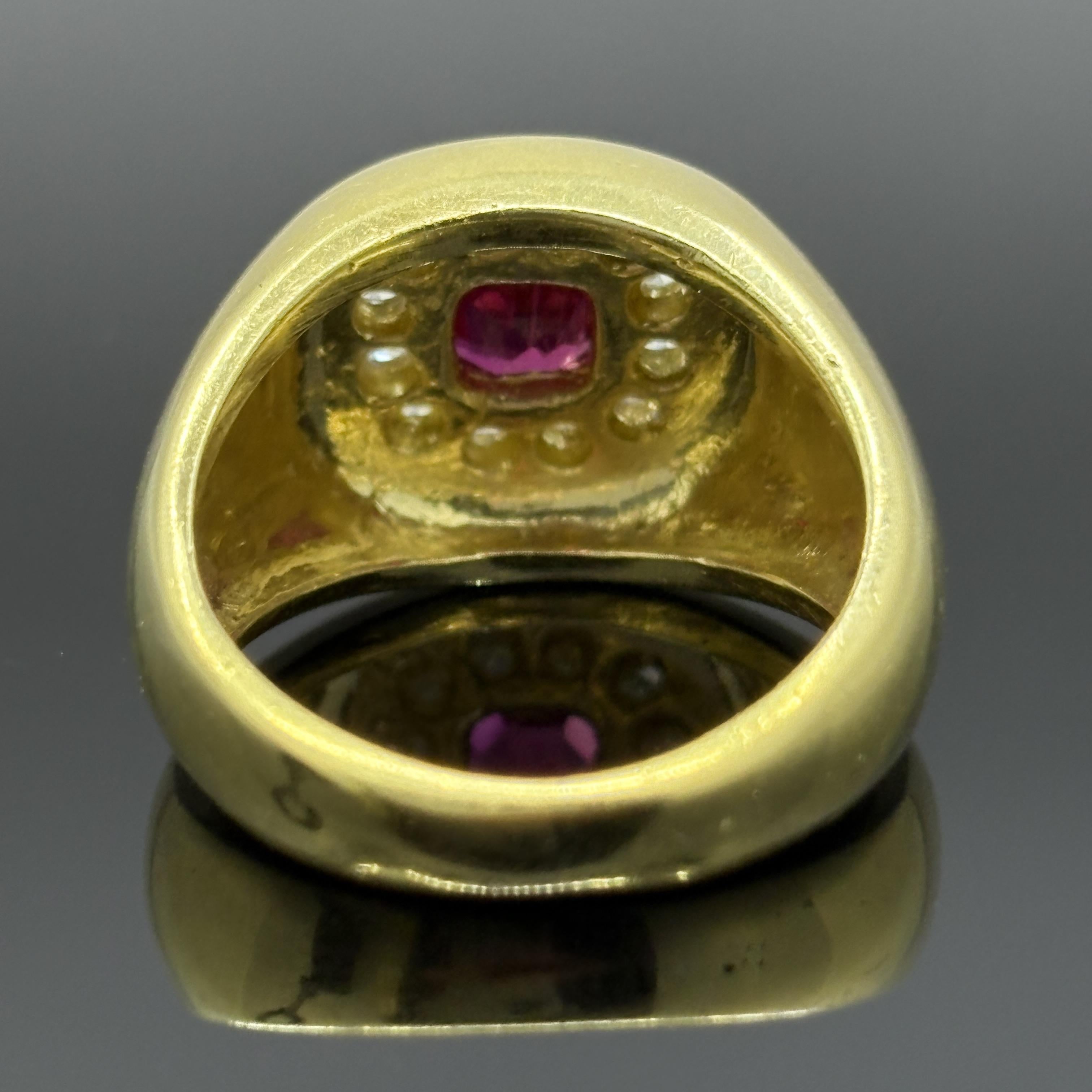 Bague Vintage Cushion Ruby & Diamond Bombe en or jaune 18k - GIA État moyen - En vente à Orlando, FL