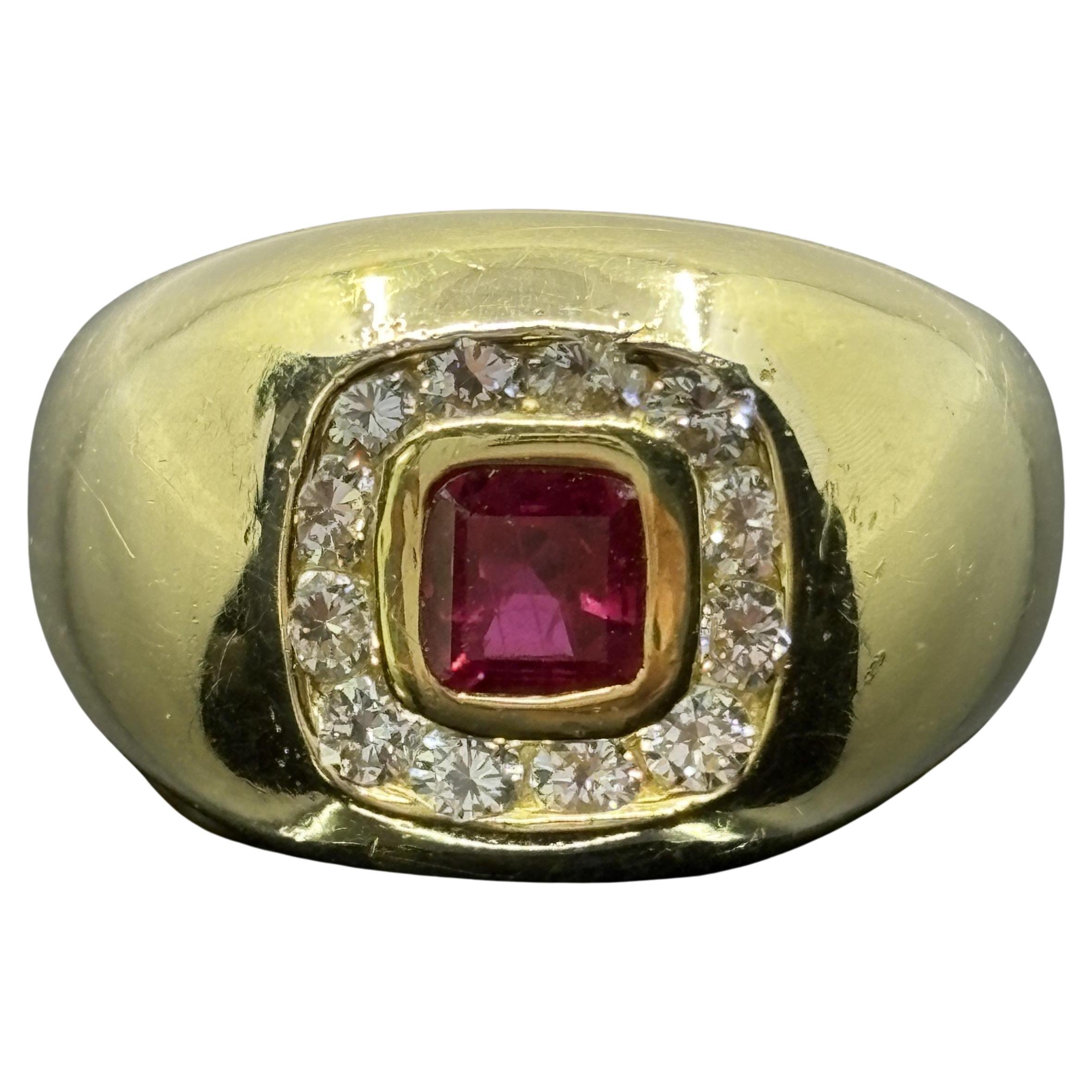 Bague Vintage Cushion Ruby & Diamond Bombe en or jaune 18k - GIA en vente