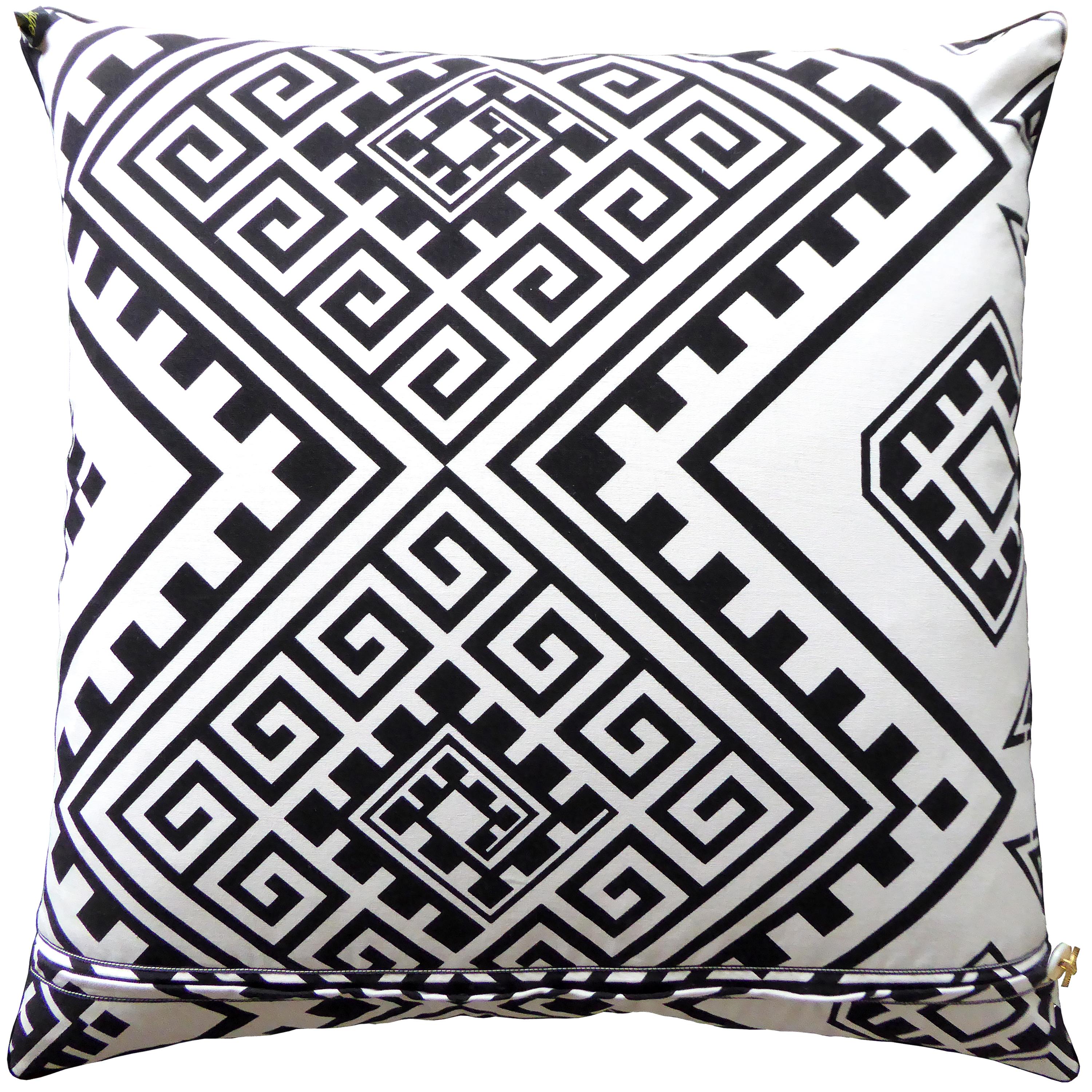 Optical Art,
circa 1960
British made bespoke luxury cushion created by using original vintage fabrics; A typical design manufactured during the ‘Op Art’ movement of the 1960s, a trend that is currently experiencing a revival
Provenance: Britain
Made