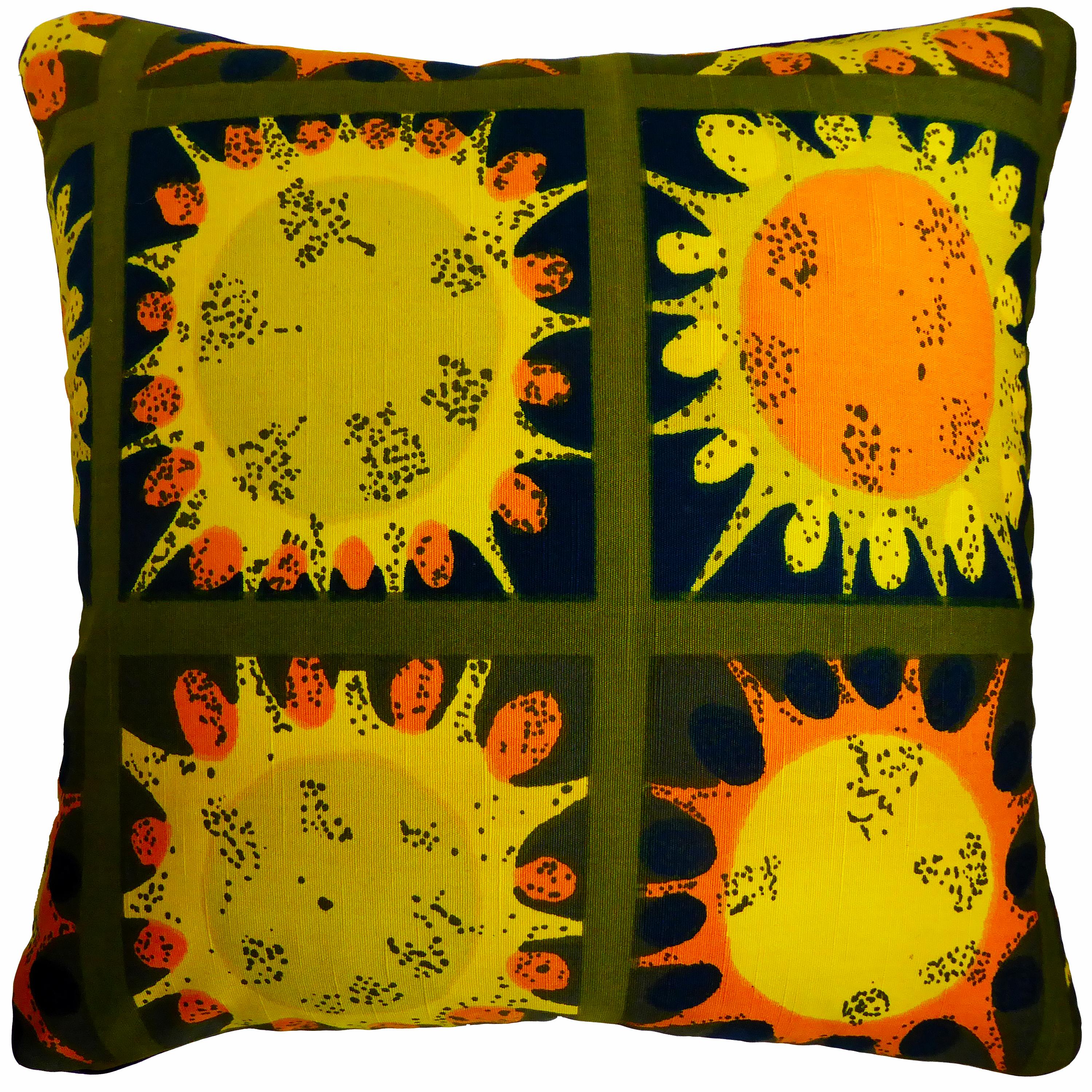 Paintball
circa - 1950
British bespoke-made luxury cushion created by using original vintage furnishing fabric in a retro style
Provenance; Britain
Made by Nichollette Yardley-Moore
Cotton bark-cloth furnishing fabric with full cotton lining
All