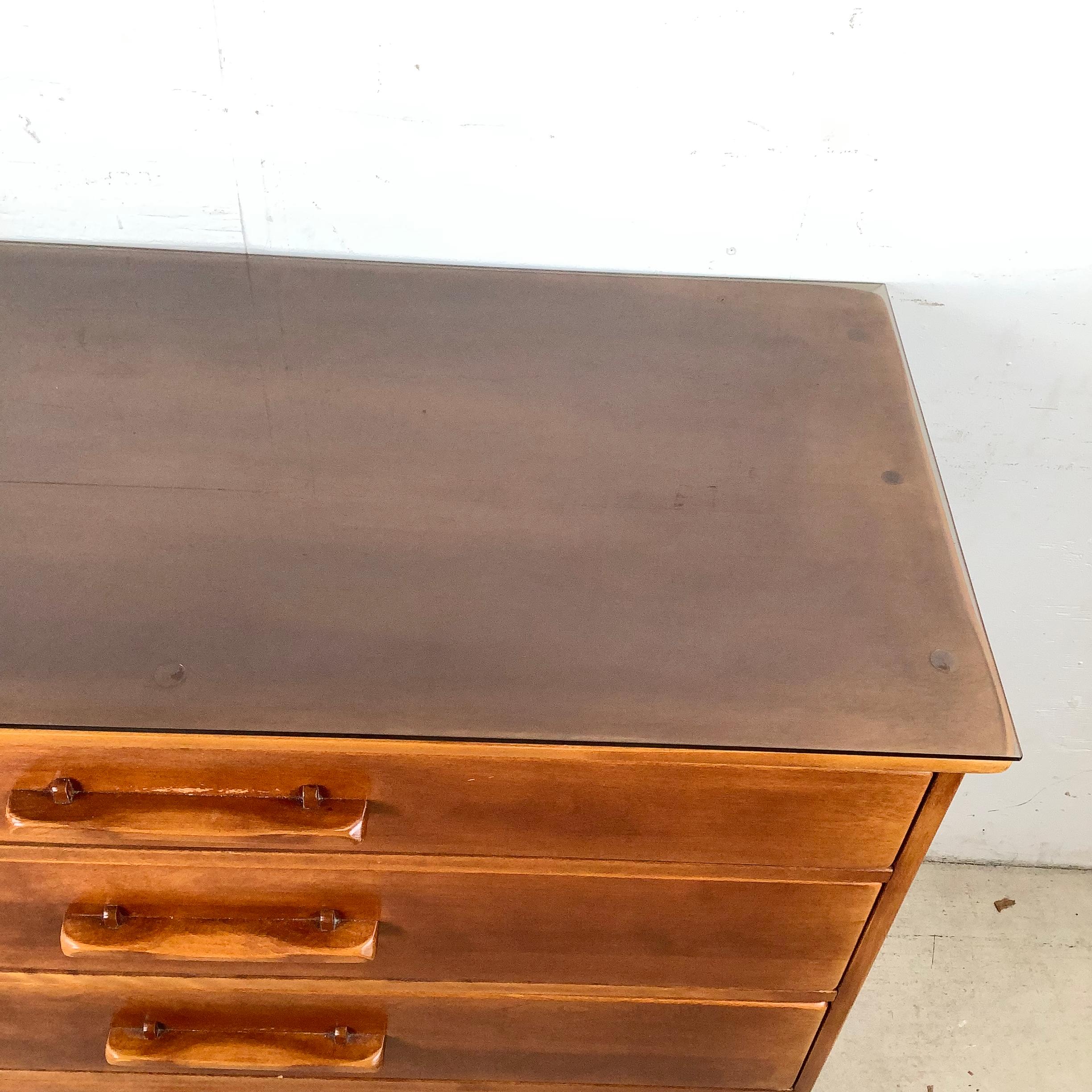 Vintage Cushman Colonial Chest attr. Peter Schuyler In Good Condition For Sale In Trenton, NJ