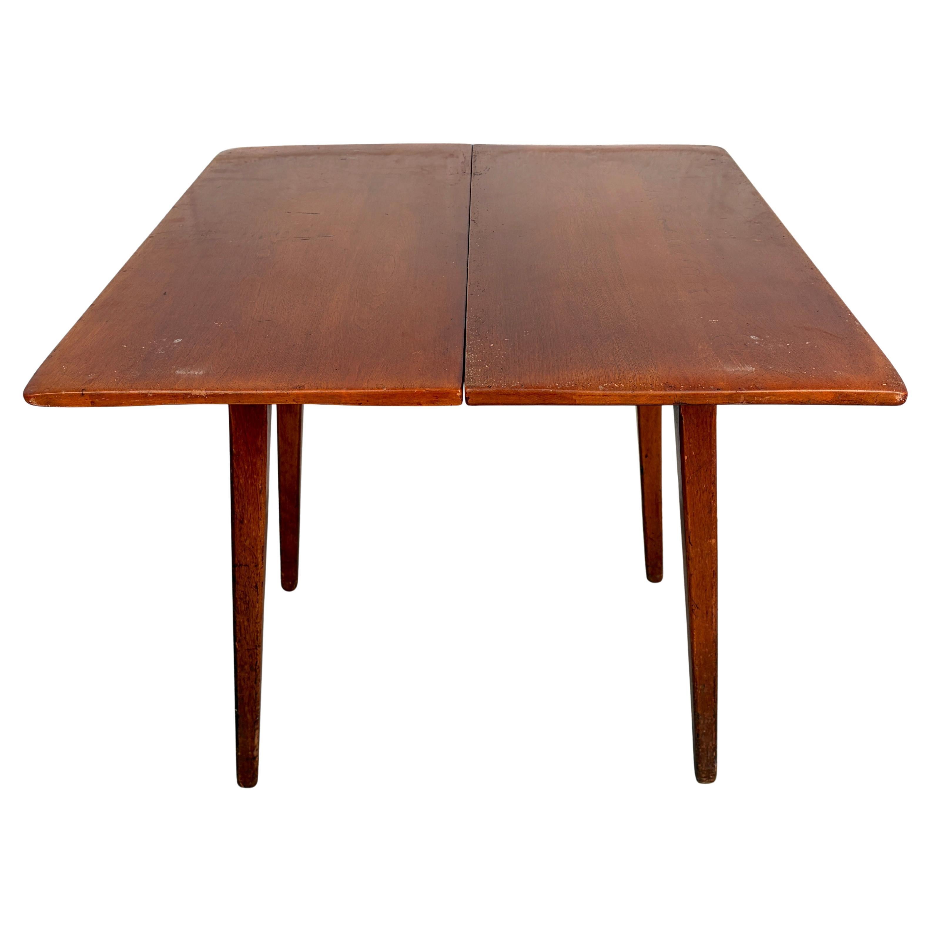 Vintage By "Colonial Creations" Table de jeu à plateau pivotant en vente