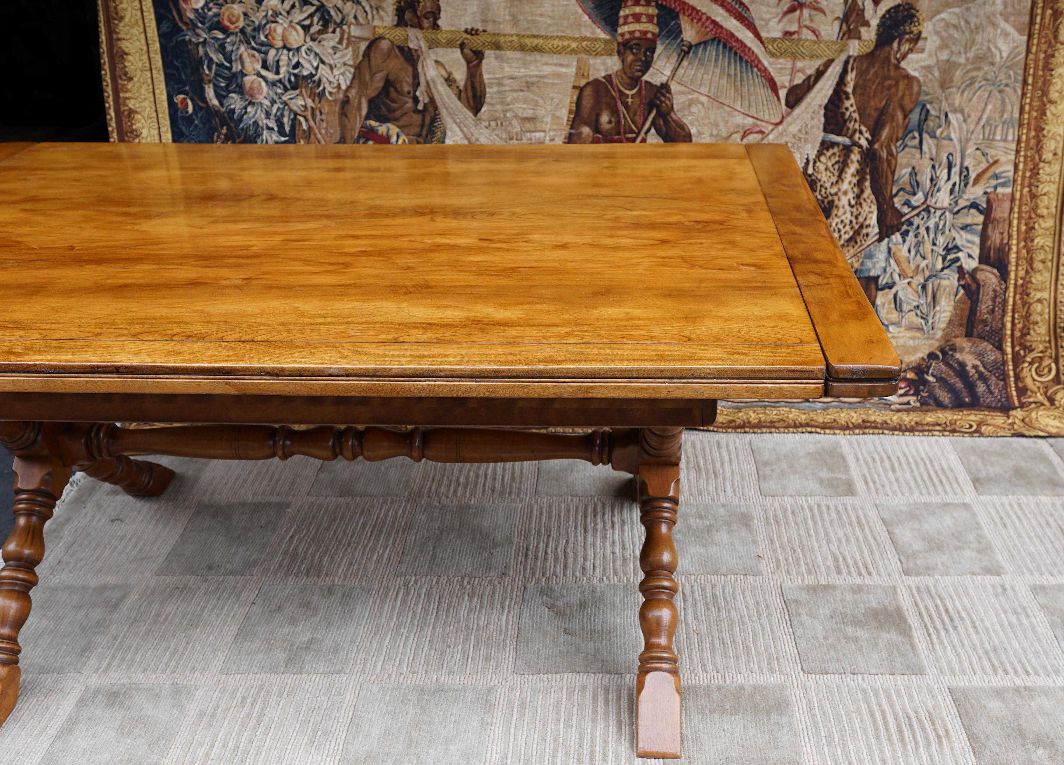 Cushman Colonial Creations Sawbuck-Tisch aus massivem Ahornholz mit Trestle, Vintage im Angebot 5