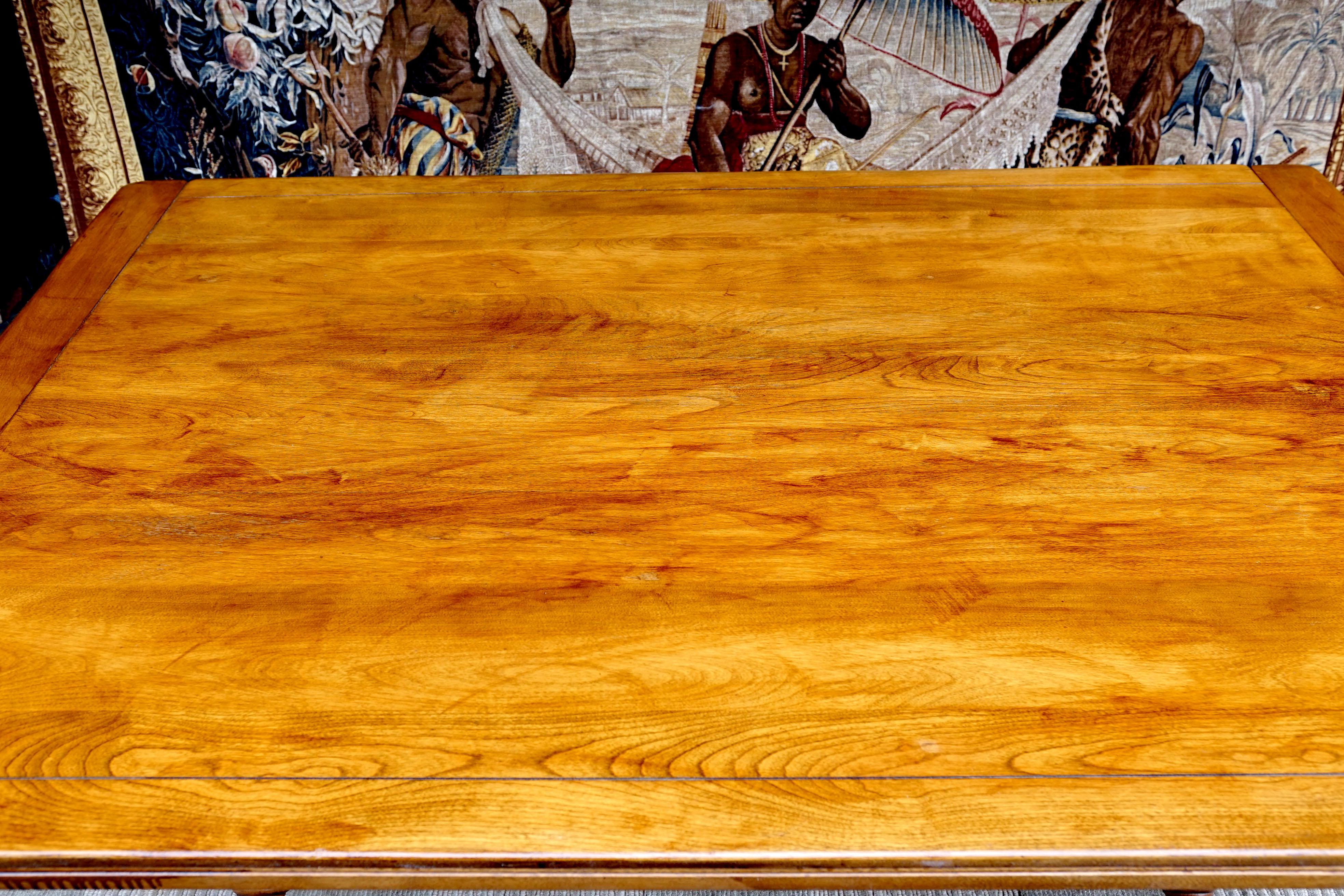 Américain Table vintage Cushman Colonial Creations en érable massif Sawbuck avec tréteau en vente