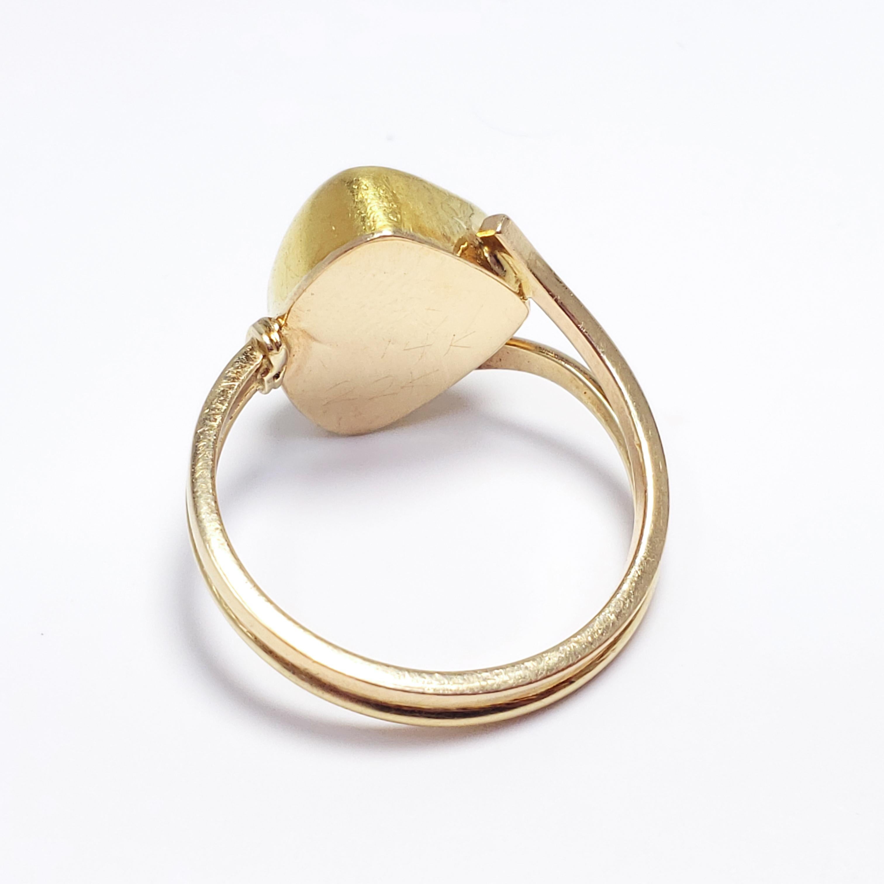 Women's or Men's Vintage Custom 2 Carat Boulder Opal on 22K and 14K Gold Cocktail Fashion Ring For Sale