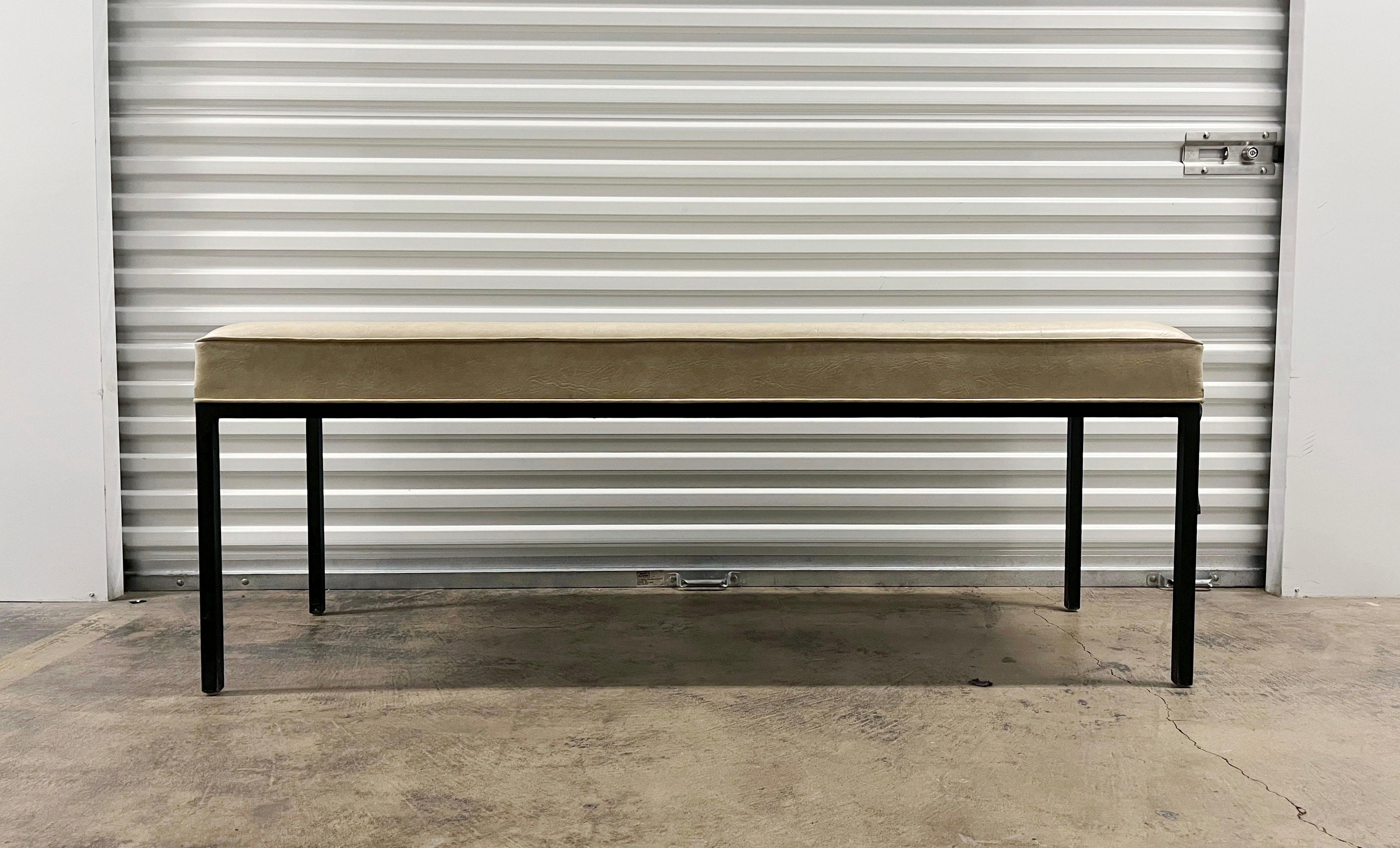 Mesa baja de bar / consola baja vintage de metal macizo arquitectónico a medida Moderno de mediados de siglo en venta
