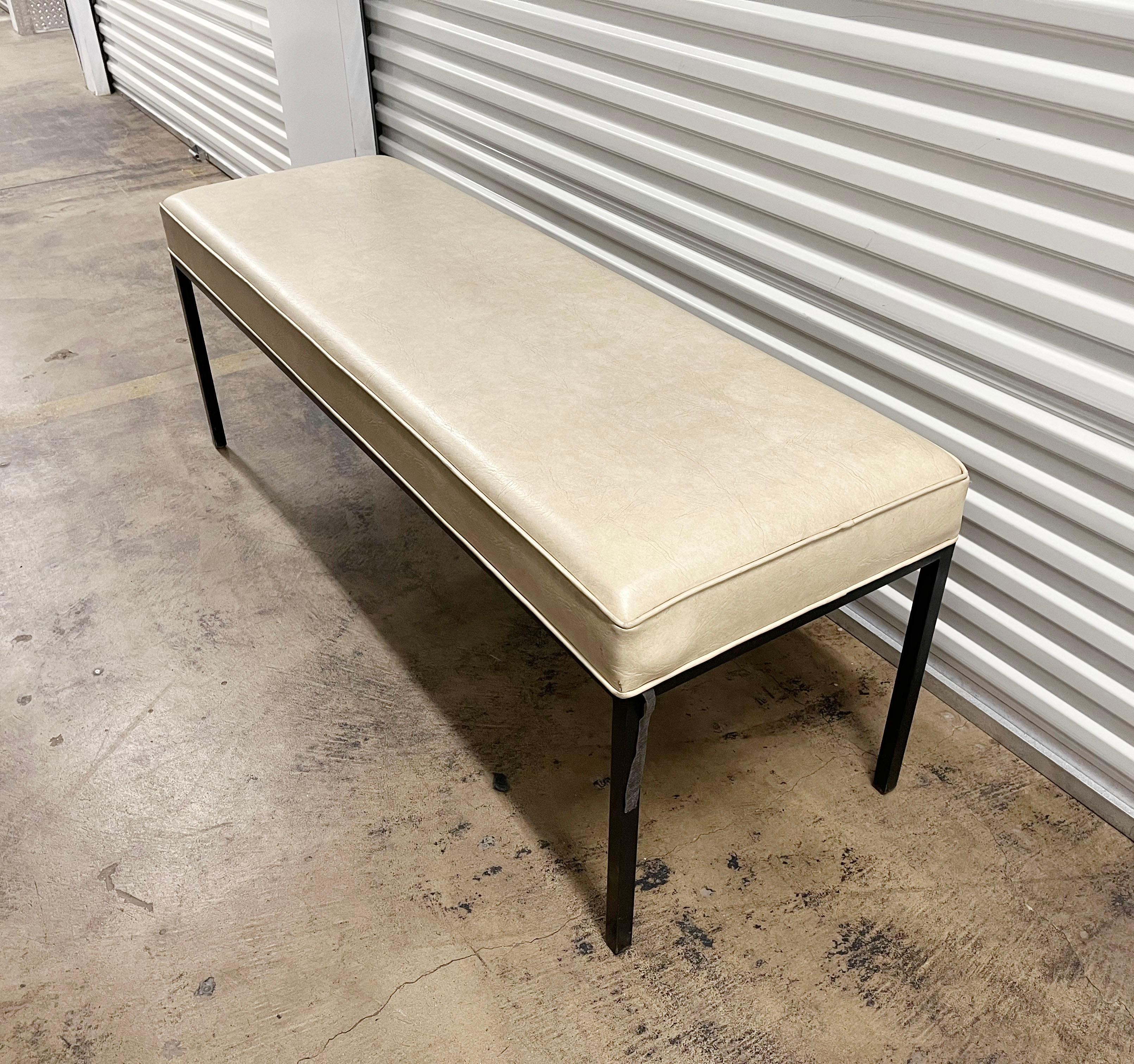 Mesa baja de bar / consola baja vintage de metal macizo arquitectónico a medida en Bueno estado para la venta en Chicago, IL