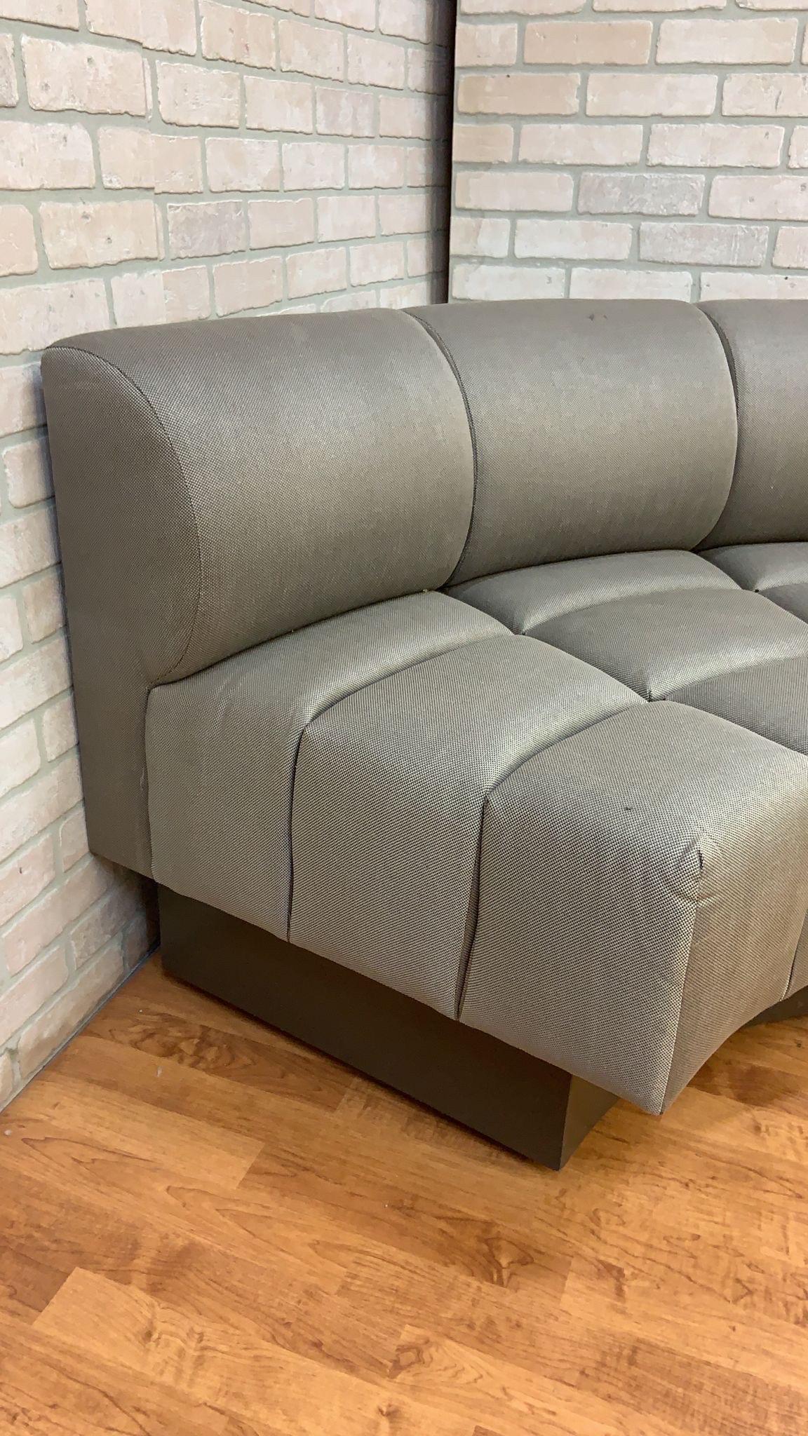 Sofá Seccional Circular Vintage Custom Channel Back Modular Wedge Lounge Estadounidense en venta