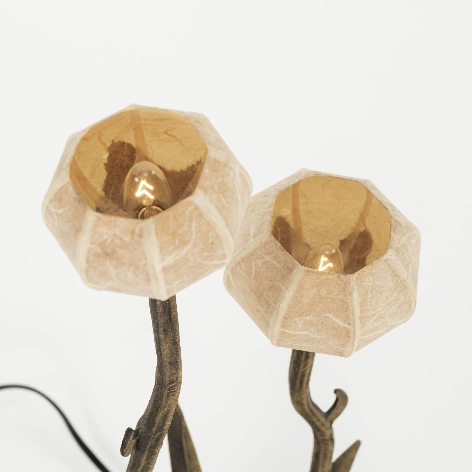 Japonais Lampe de Table Vintage Personnalisée 'Flower' en vente