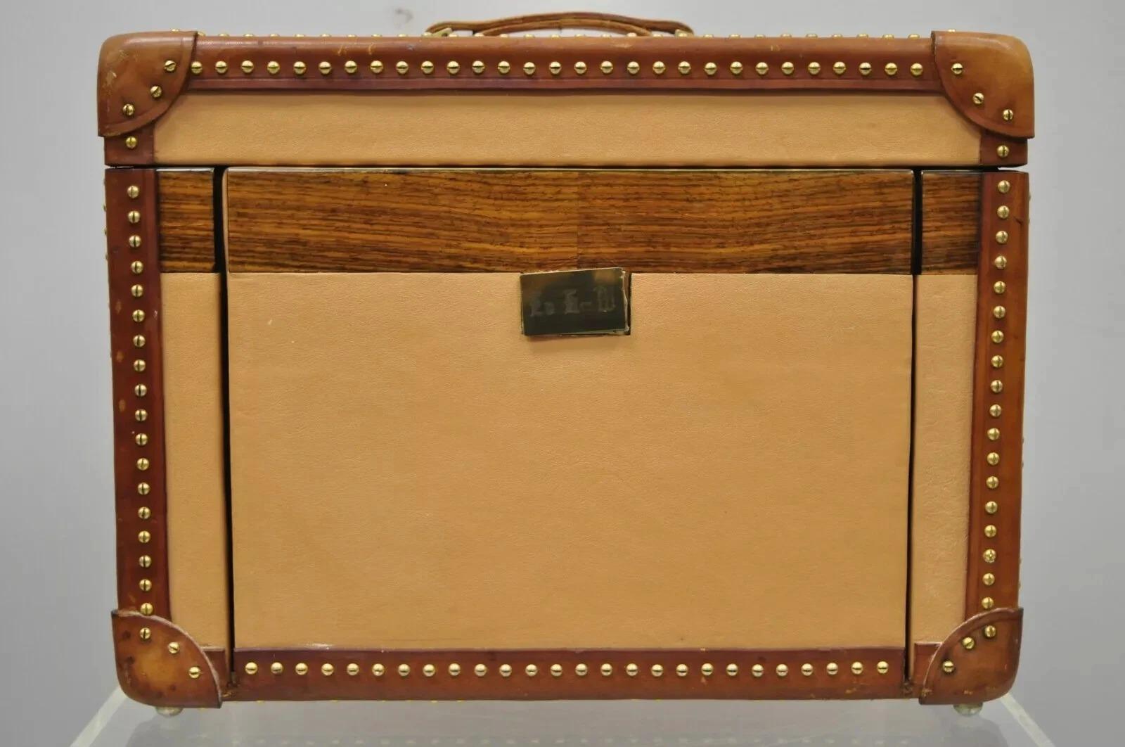 Vintage Custom Italian Leather Toiletry Box Case Travel Trunk w / Messing-Nagel trimmen im Angebot 5