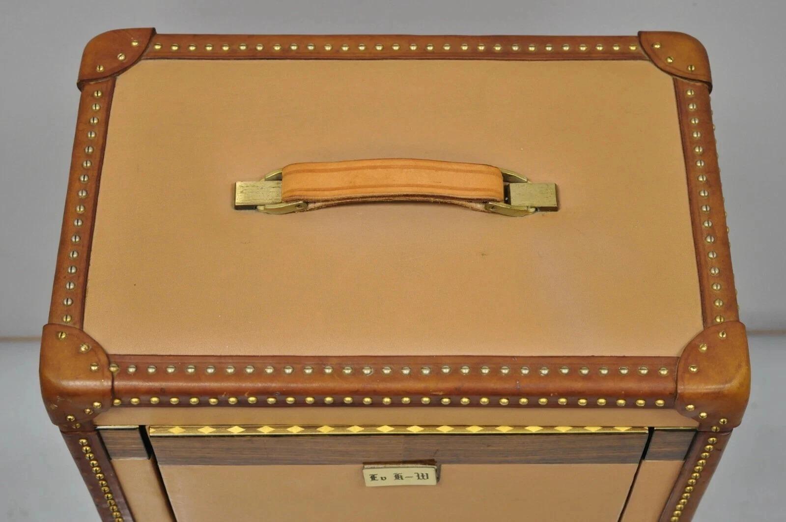 Vintage Custom Italian Leather Toiletry Box Case Travel Trunk w / Messing-Nagel trimmen (Moderne) im Angebot