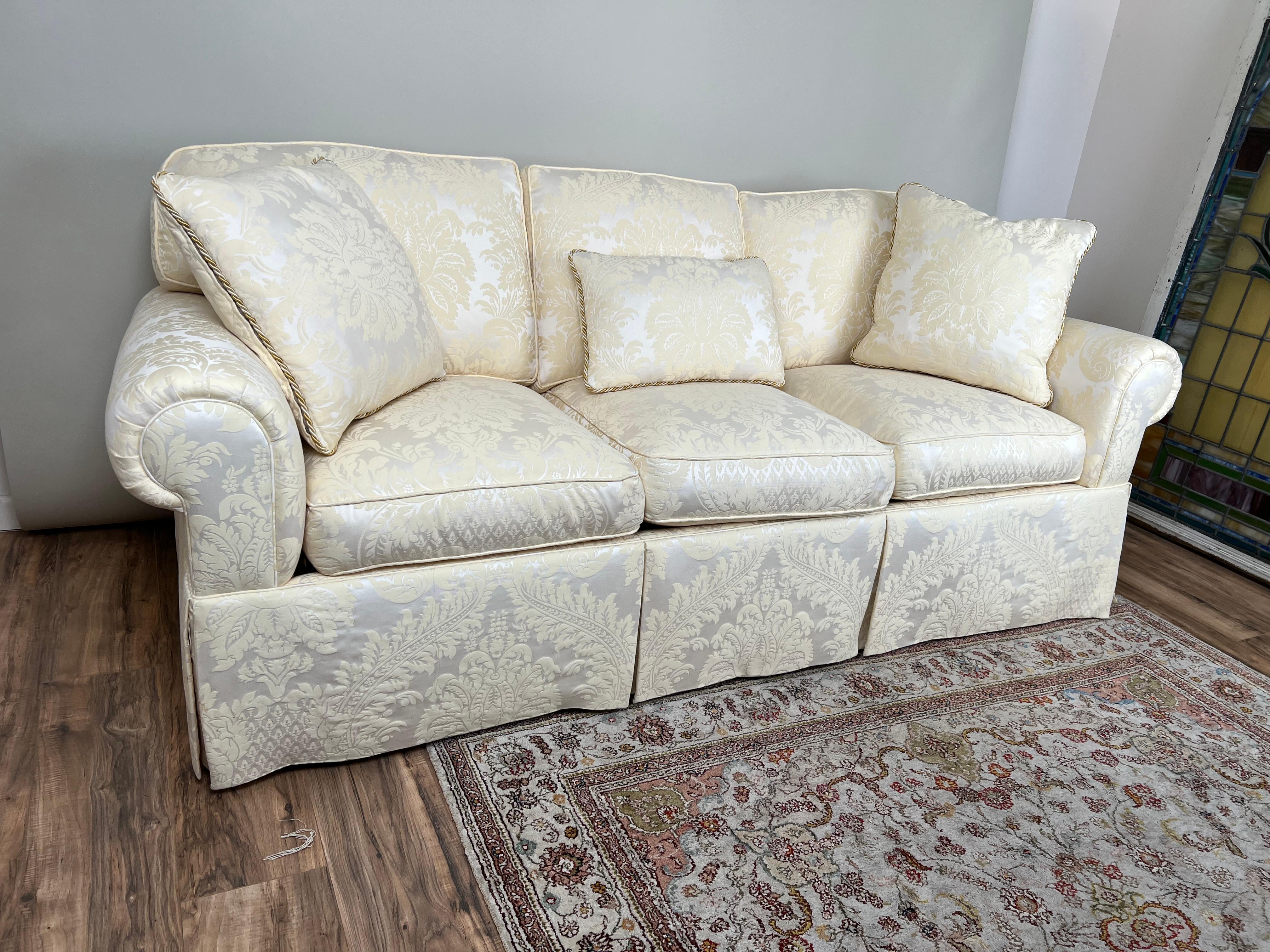 Sofá tapizado Vintage Custom Marfil de Stickley en venta 4