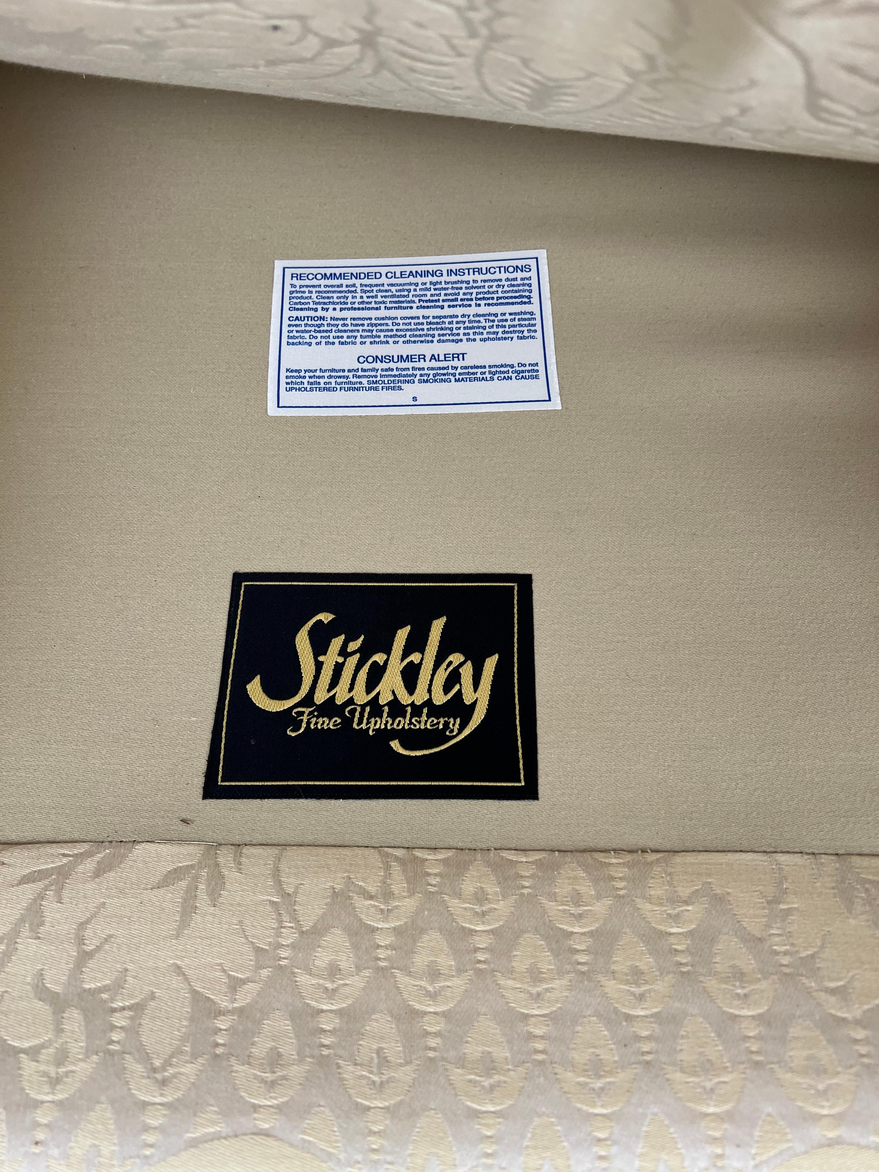 Sofá tapizado Vintage Custom Marfil de Stickley en Bueno estado para la venta en Westfield, MA