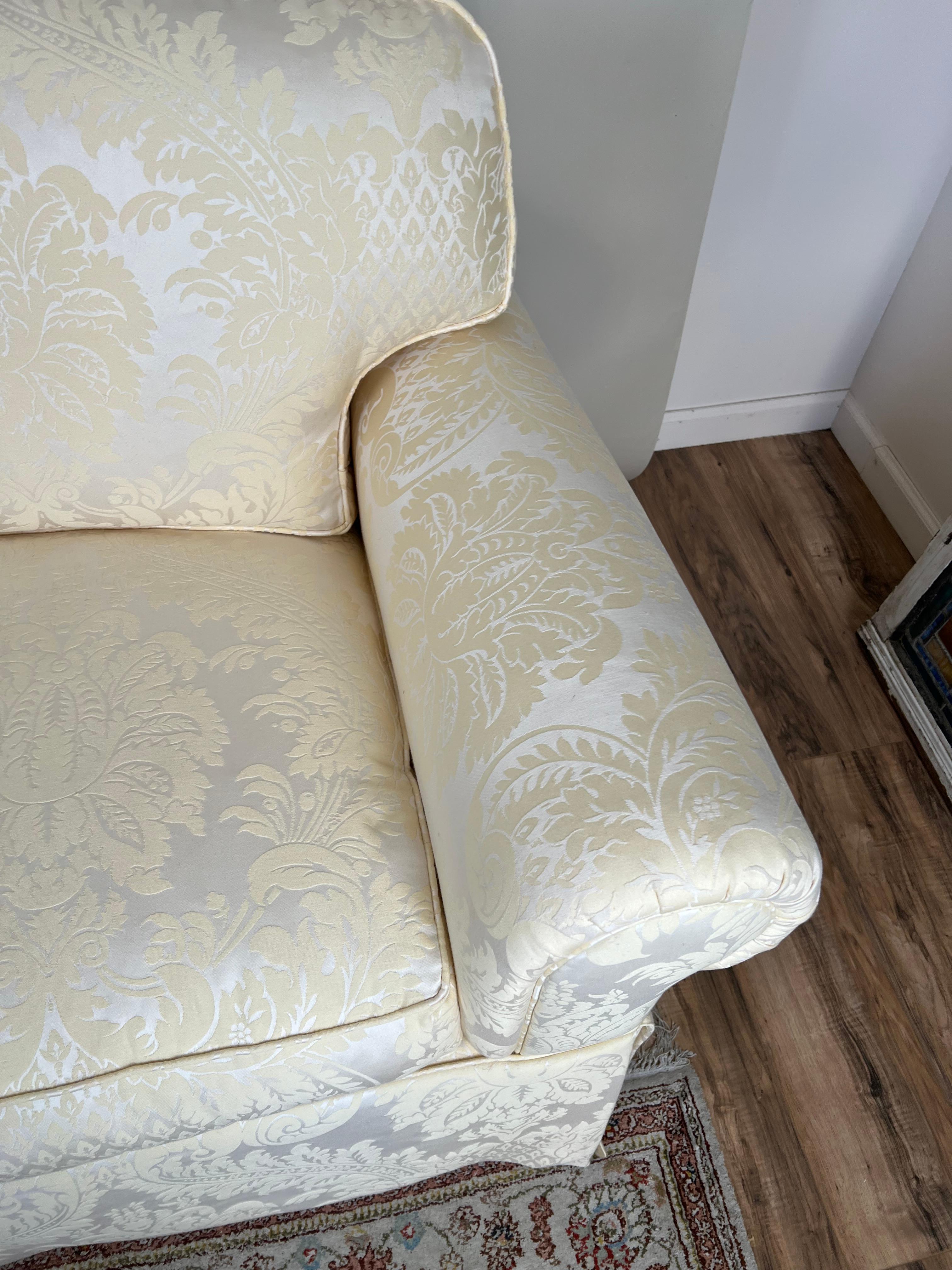 Sofá tapizado Vintage Custom Marfil de Stickley Siglo XXI y contemporáneo en venta