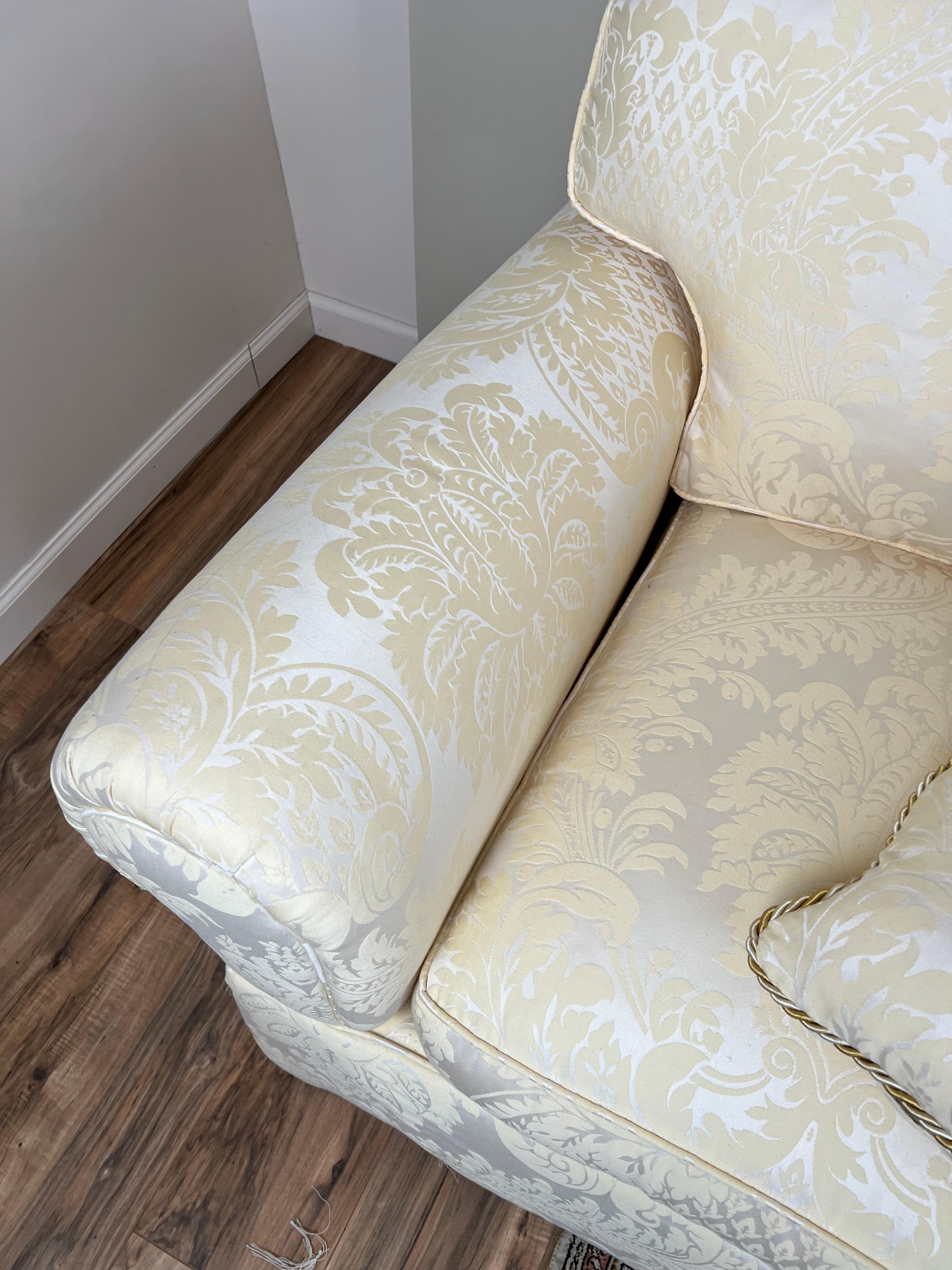 Sofá tapizado Vintage Custom Marfil de Stickley en venta 1