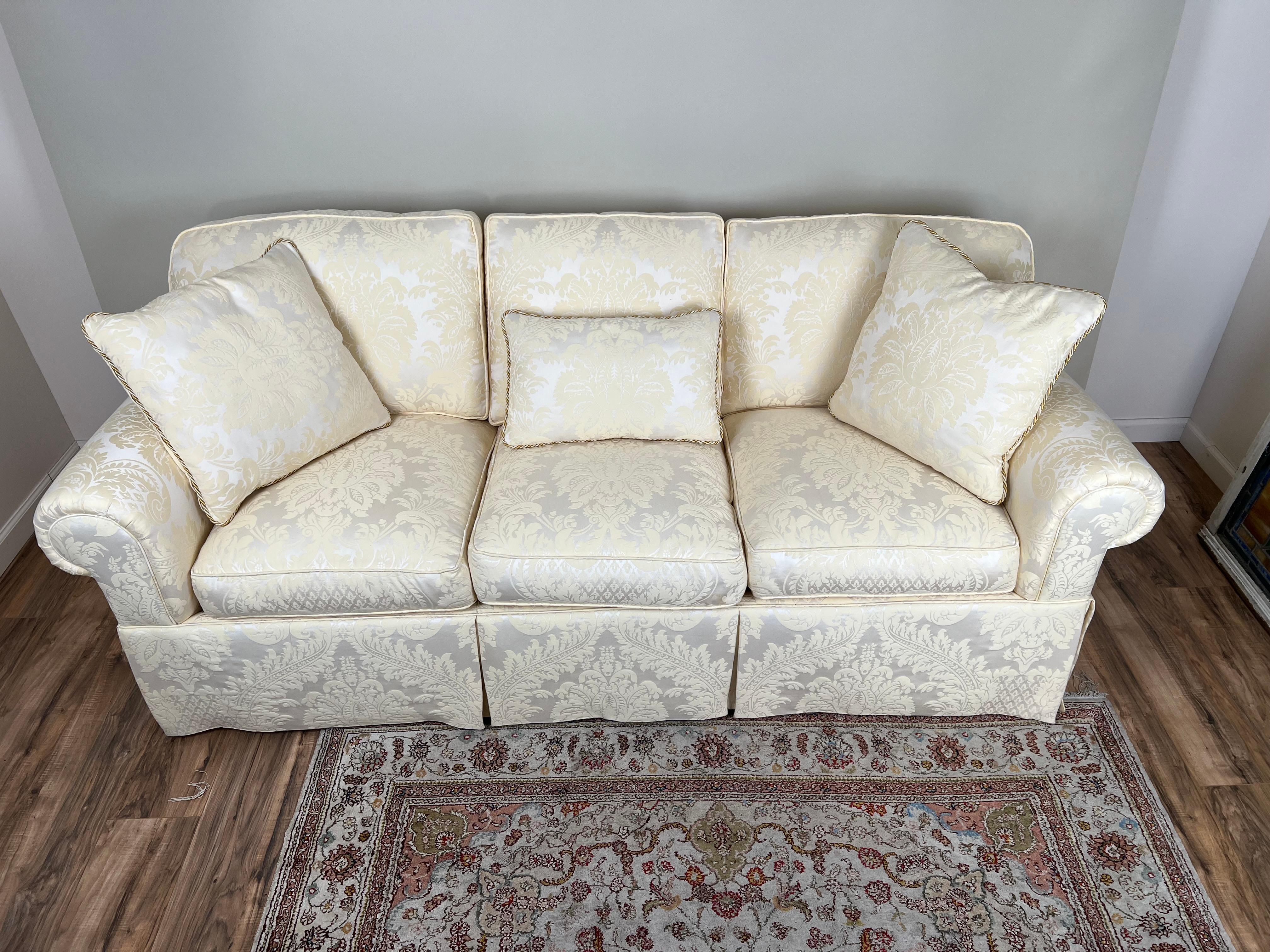 Sofá tapizado Vintage Custom Marfil de Stickley en venta 2