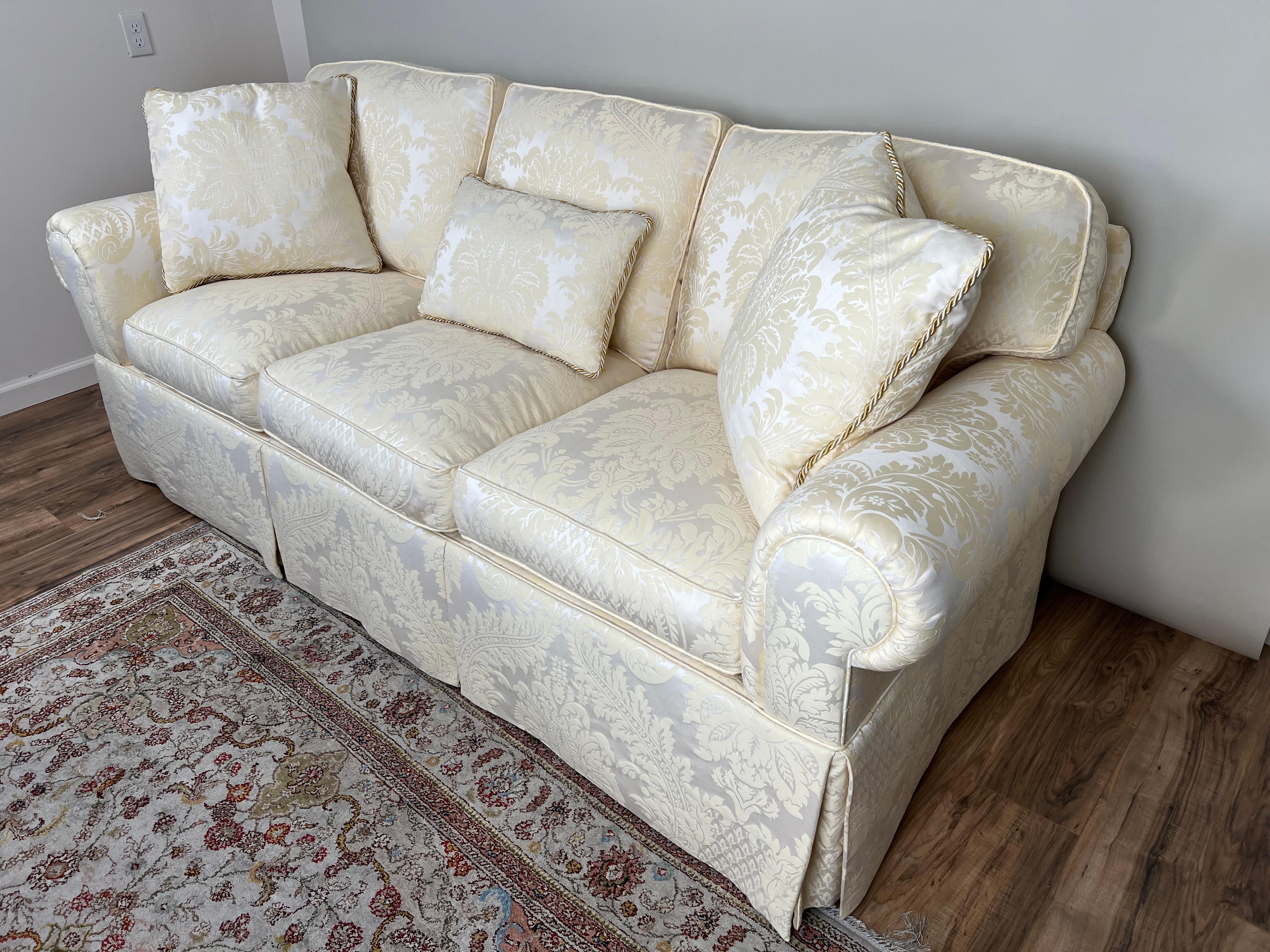 Sofá tapizado Vintage Custom Marfil de Stickley en venta 3