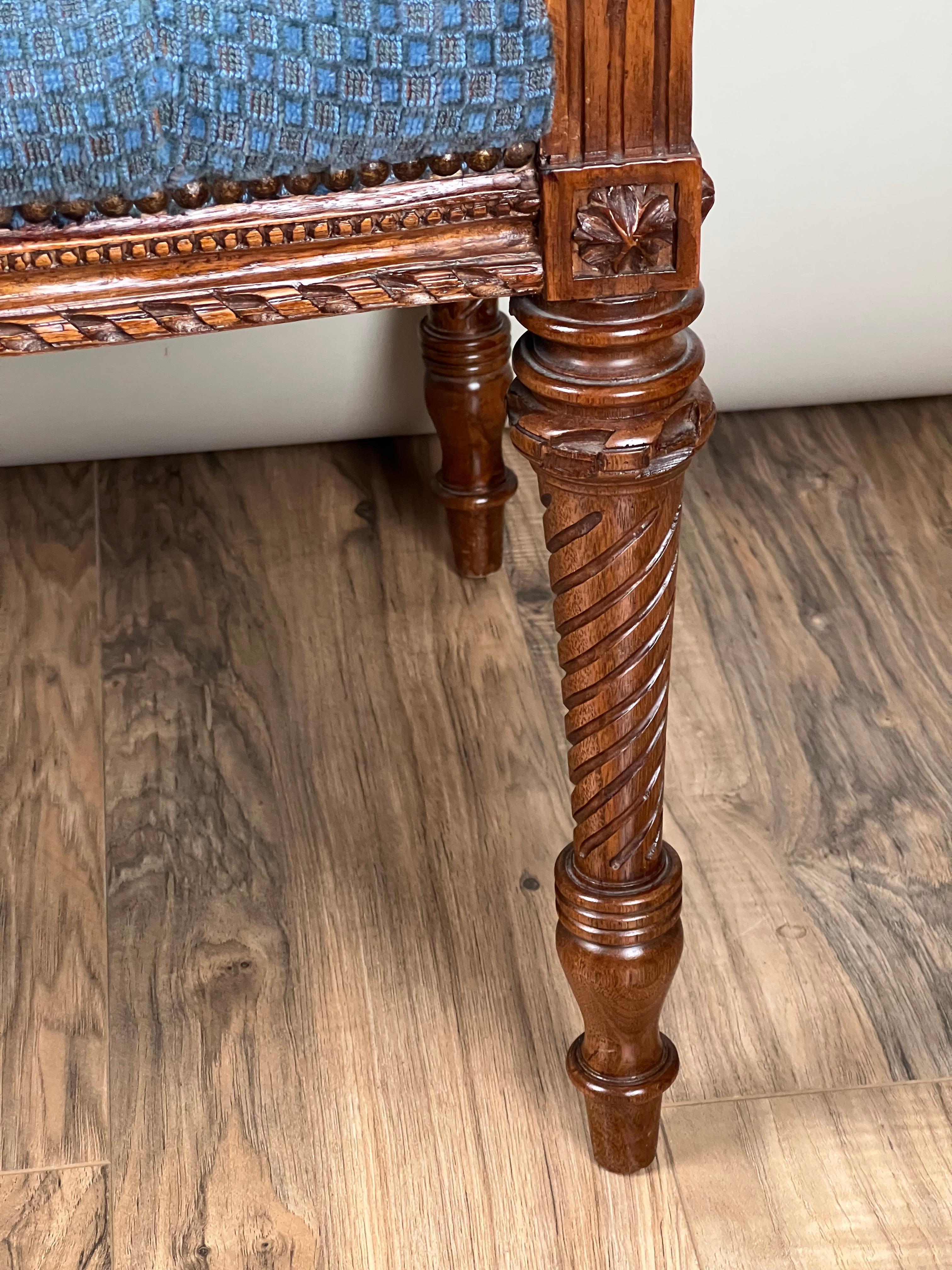Siège de fenêtre vintage en noyer, style Louis XVI, fait sur mesure en vente 3