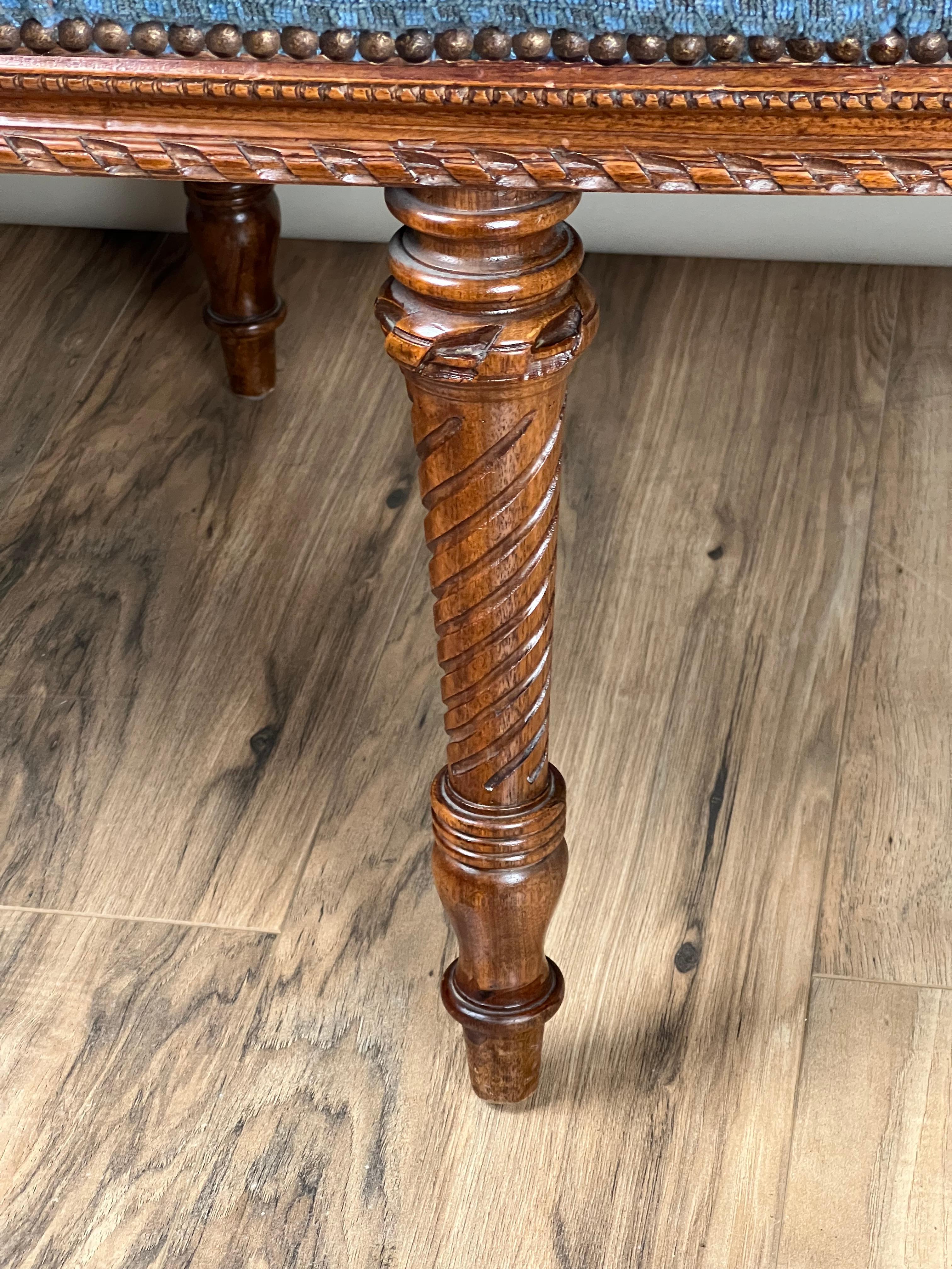 Siège de fenêtre vintage en noyer, style Louis XVI, fait sur mesure en vente 4