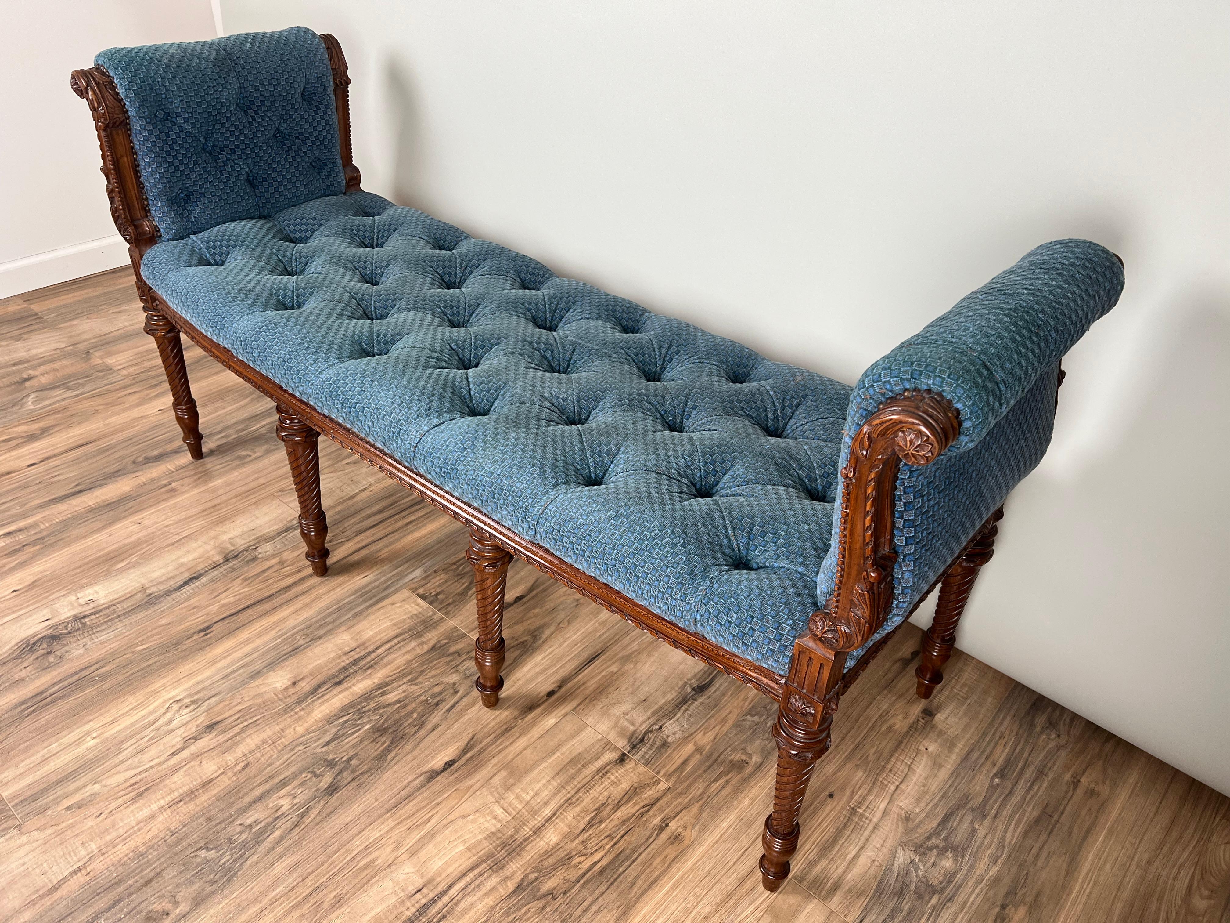 Américain Siège de fenêtre vintage en noyer, style Louis XVI, fait sur mesure en vente