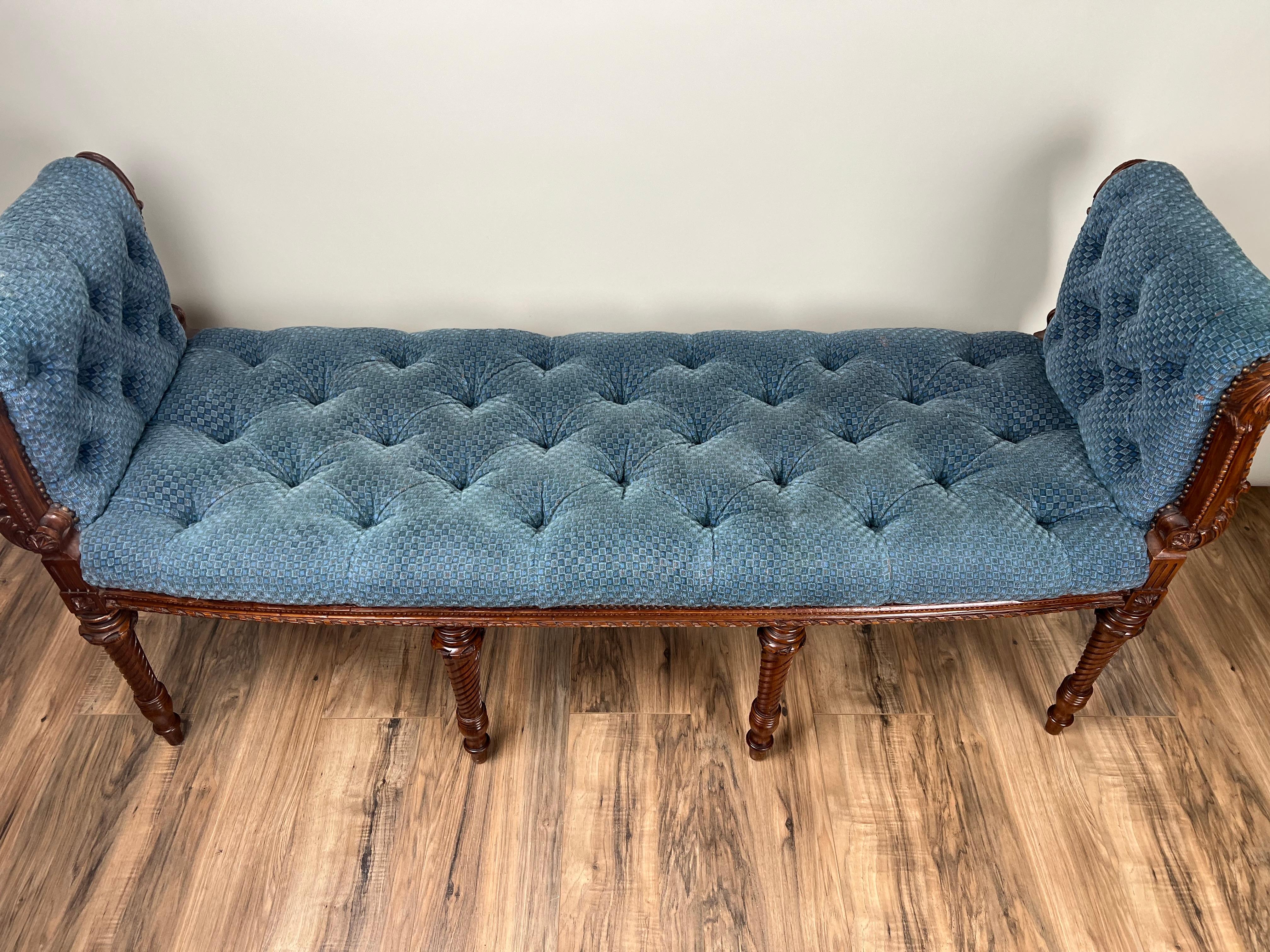 Siège de fenêtre vintage en noyer, style Louis XVI, fait sur mesure en vente 1