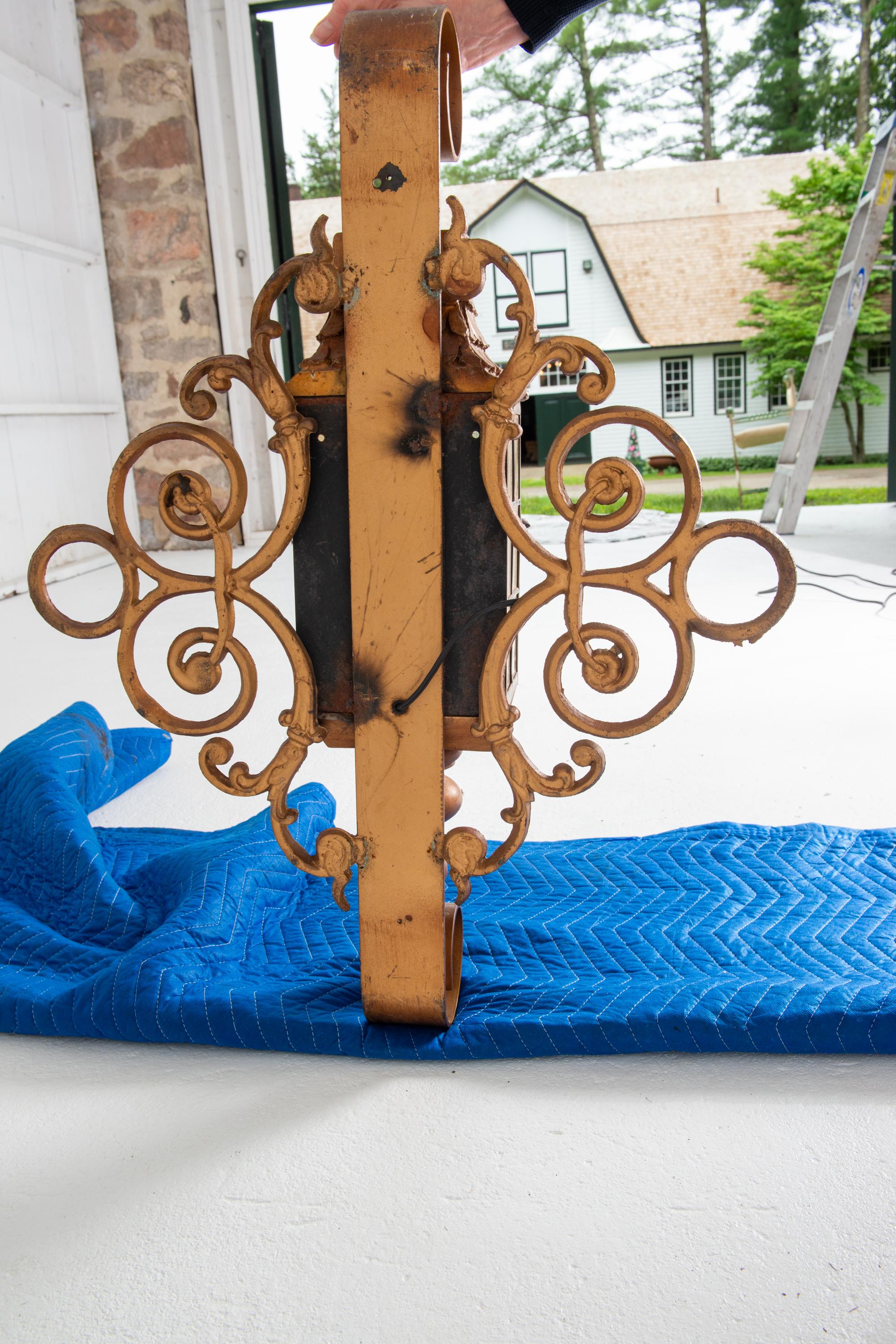 Vintage CUSTOM MADE vergoldetes Eisen Laterne Wandleuchten von Fine Estate im Angebot 6